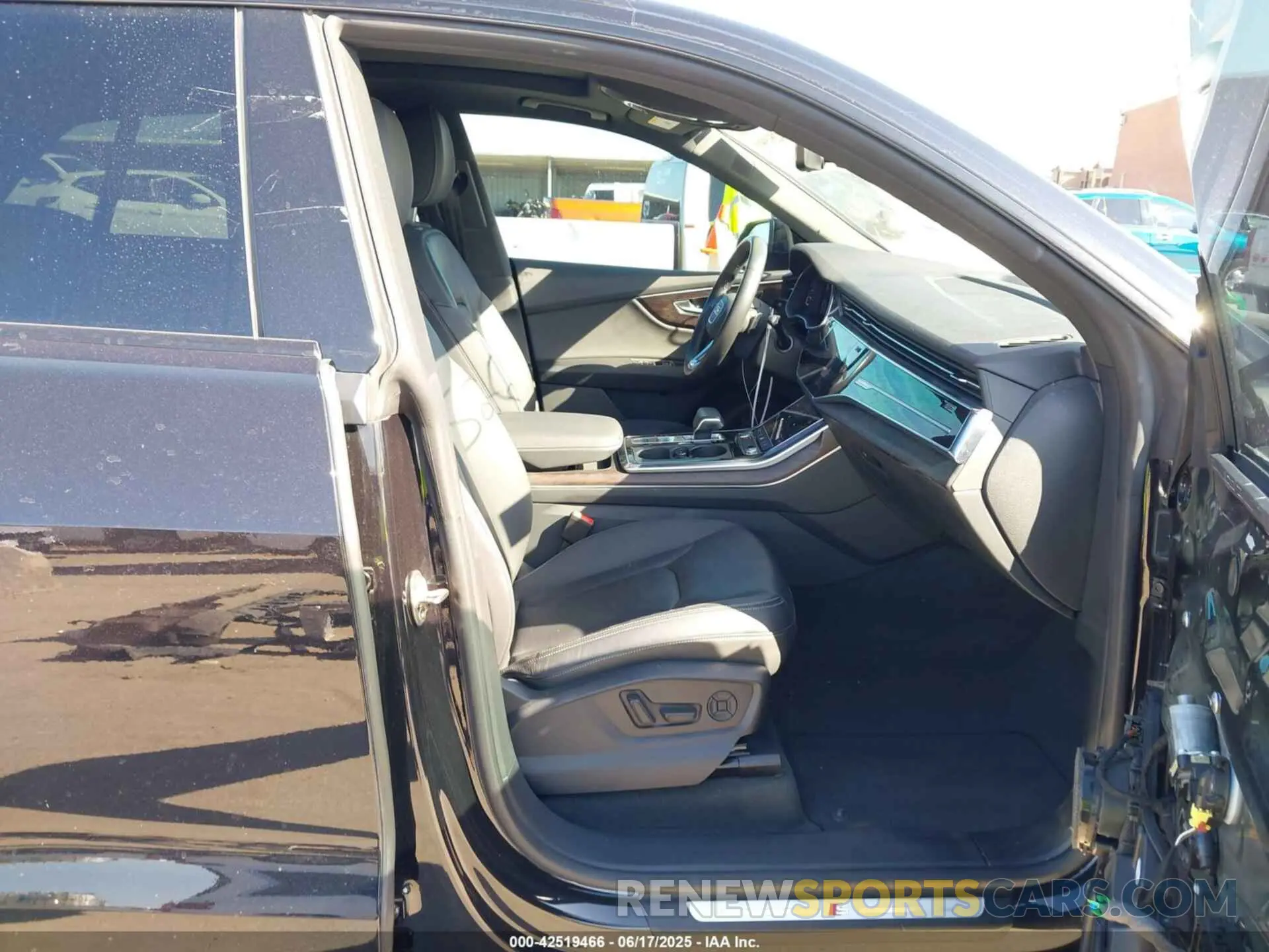 5 Photograph of a damaged car WA1EVAF16KD036178 AUDI Q8 2019