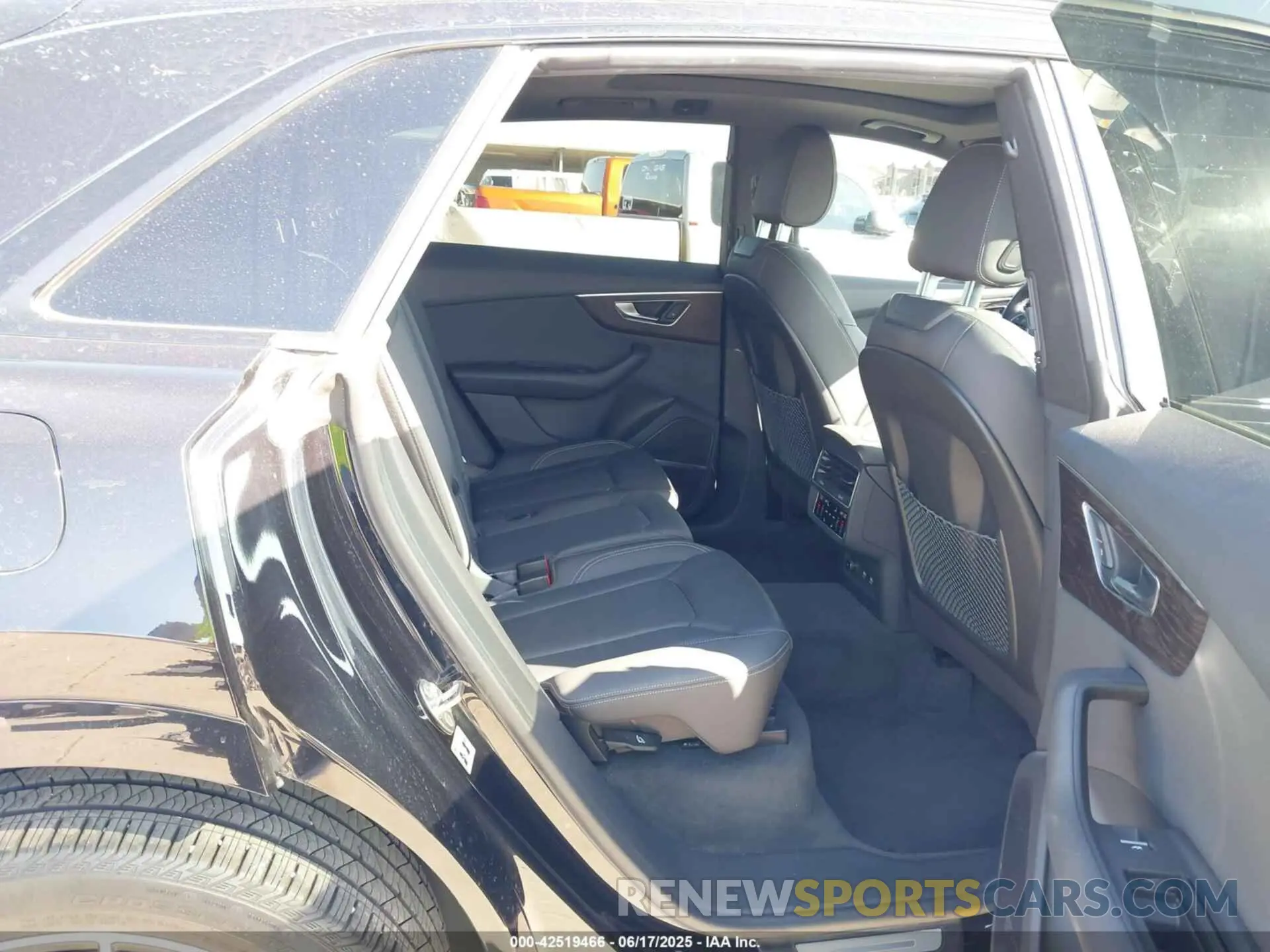 8 Photograph of a damaged car WA1EVAF16KD036178 AUDI Q8 2019