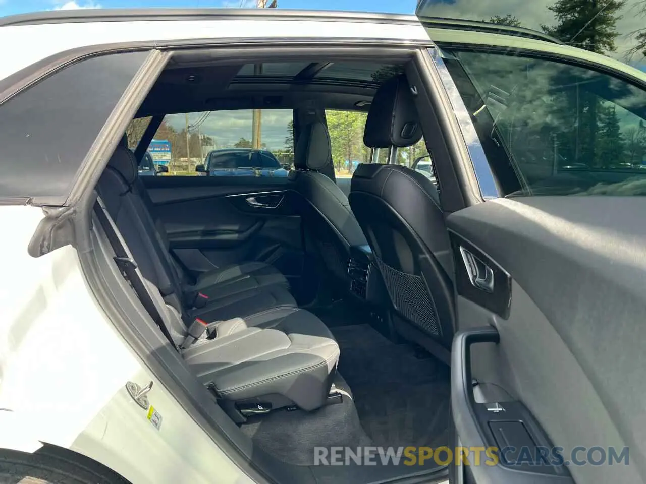 6 Photograph of a damaged car WA1EVAF17KD039090 AUDI Q8 2019