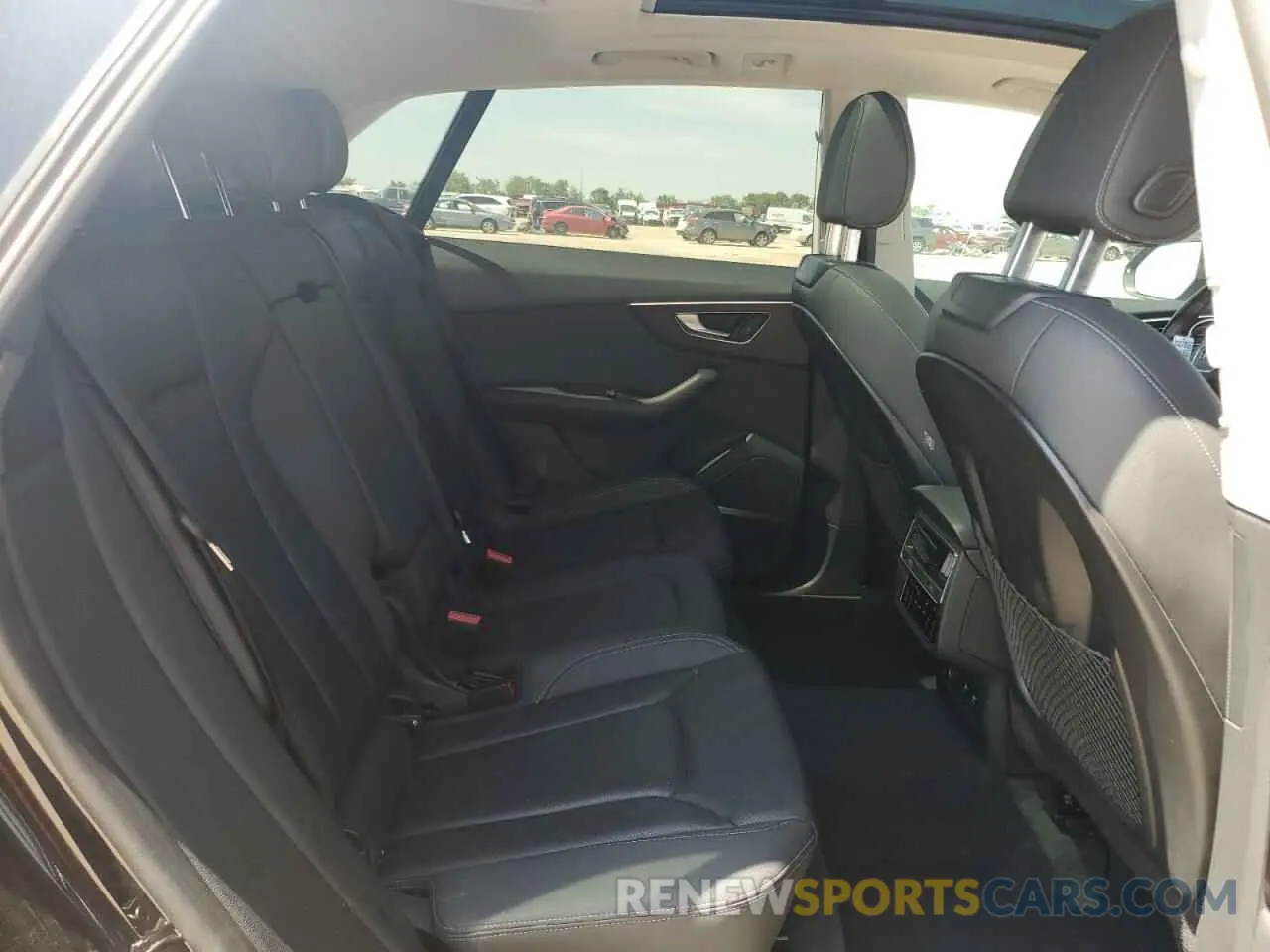 11 Photograph of a damaged car WA1EVAF19KD020962 AUDI Q8 2019