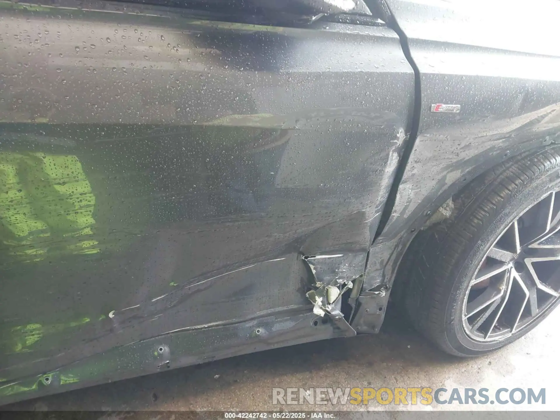 16 Photograph of a damaged car WA1FVBF17KD025054 AUDI Q8 2019
