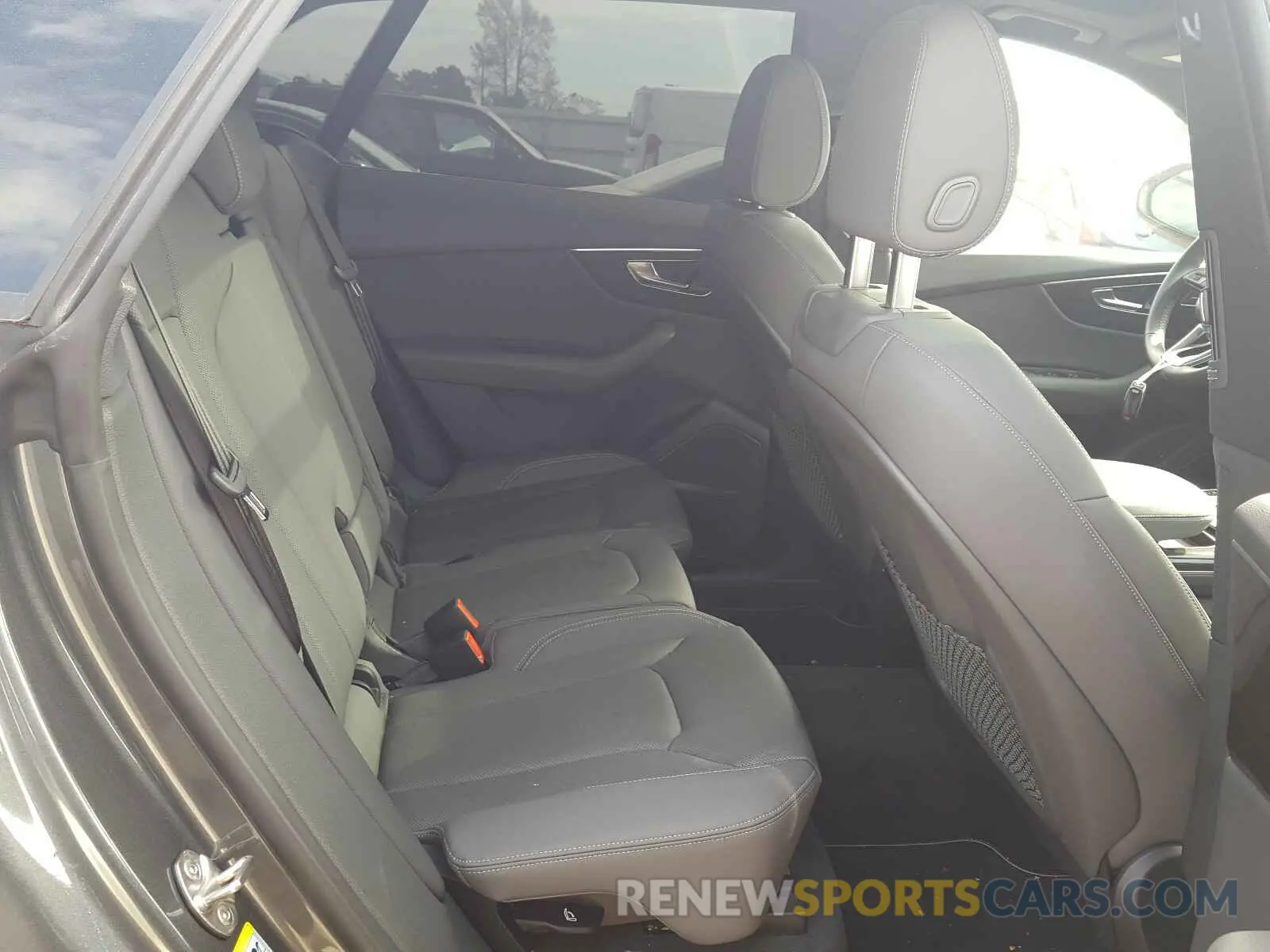 6 Photograph of a damaged car WA1EVAF10LD009401 AUDI Q8 2020