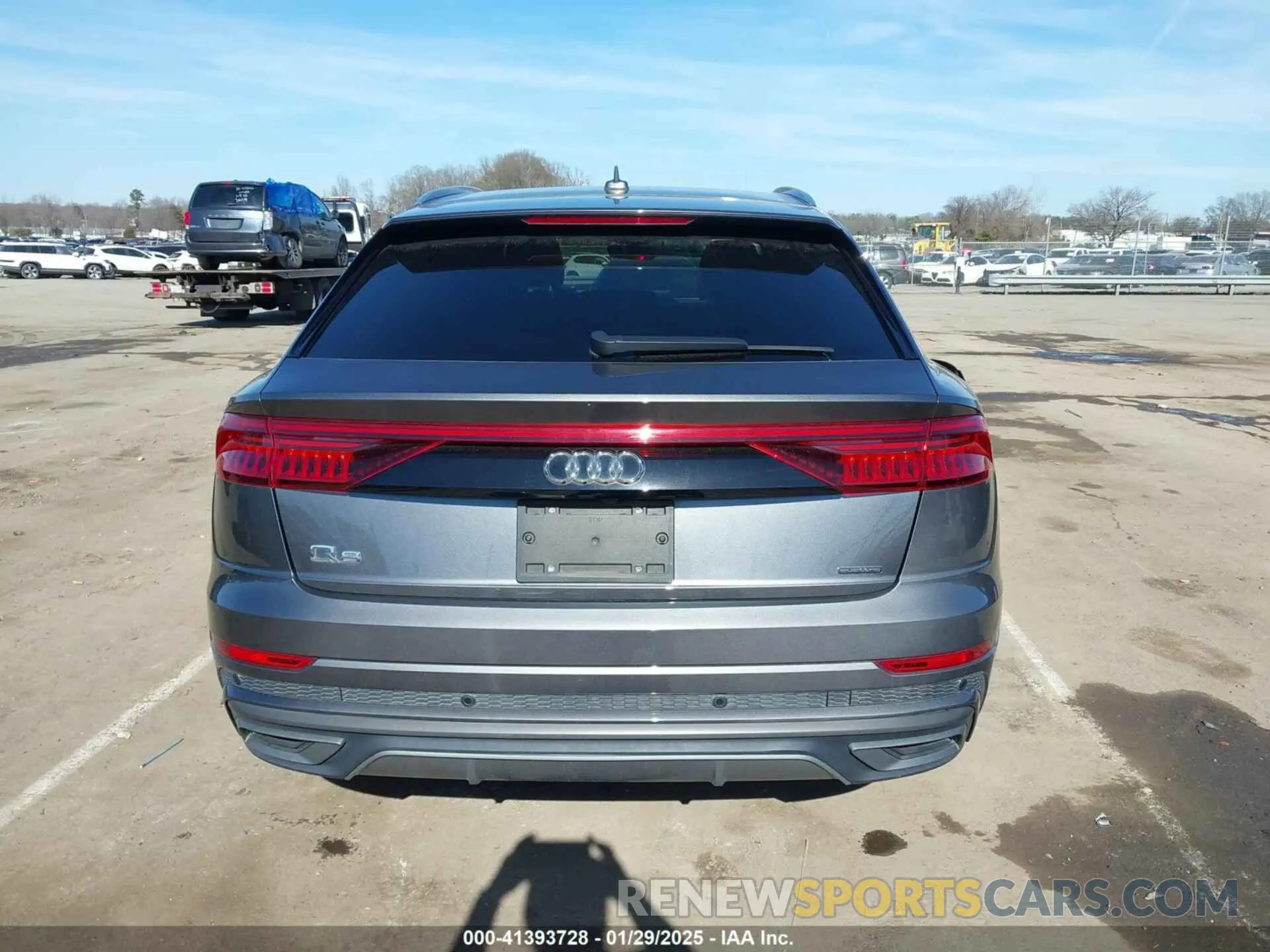 17 Photograph of a damaged car WA1EVAF15LD000466 AUDI Q8 2020