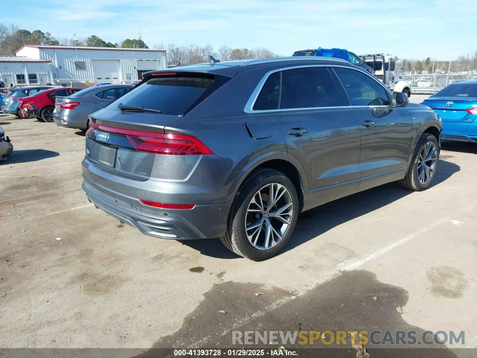 4 Photograph of a damaged car WA1EVAF15LD000466 AUDI Q8 2020