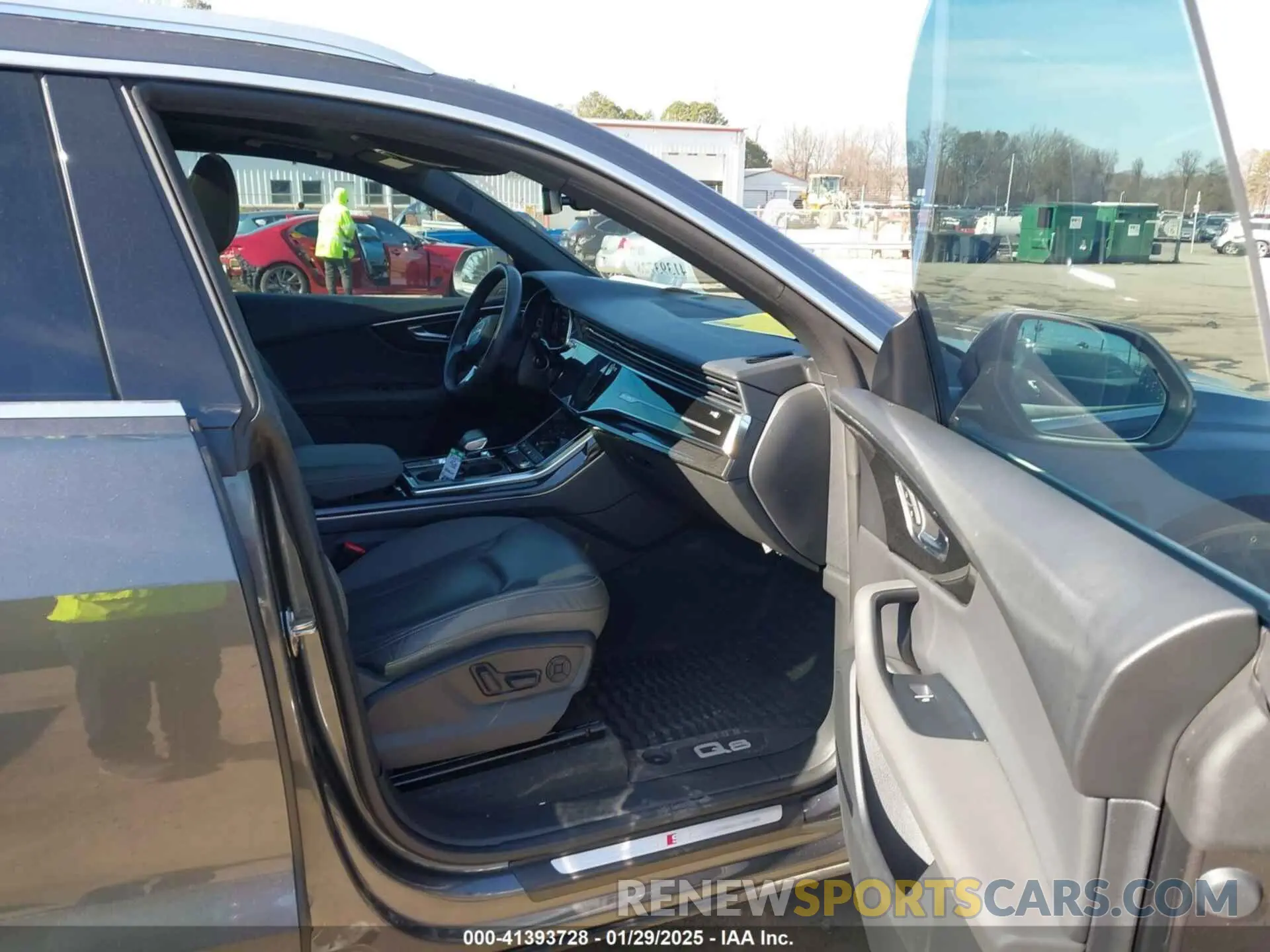 5 Photograph of a damaged car WA1EVAF15LD000466 AUDI Q8 2020