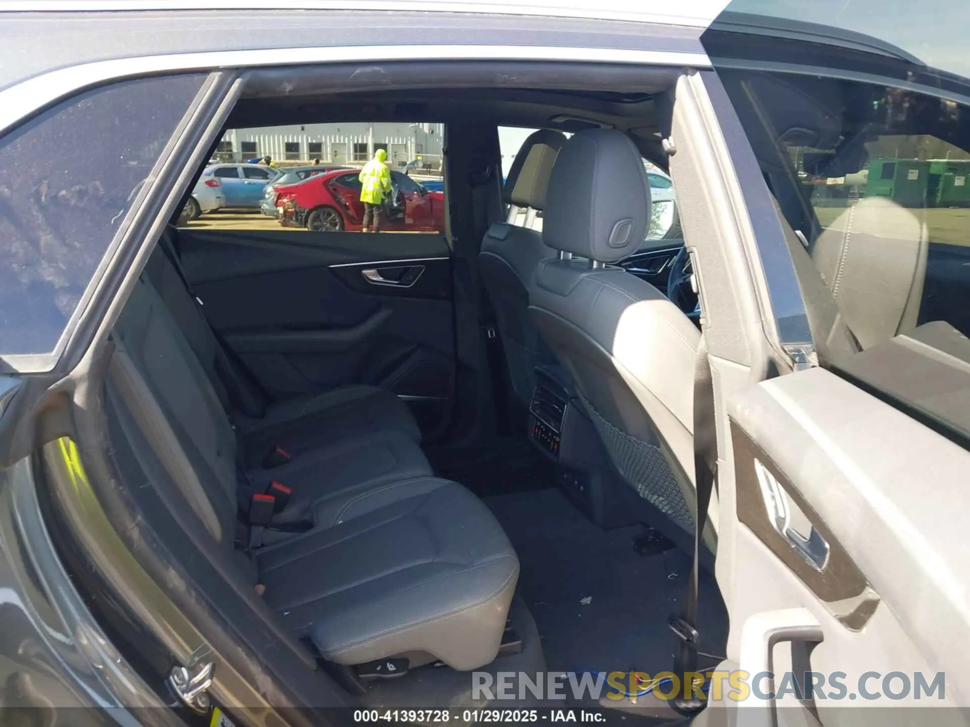 8 Photograph of a damaged car WA1EVAF15LD000466 AUDI Q8 2020