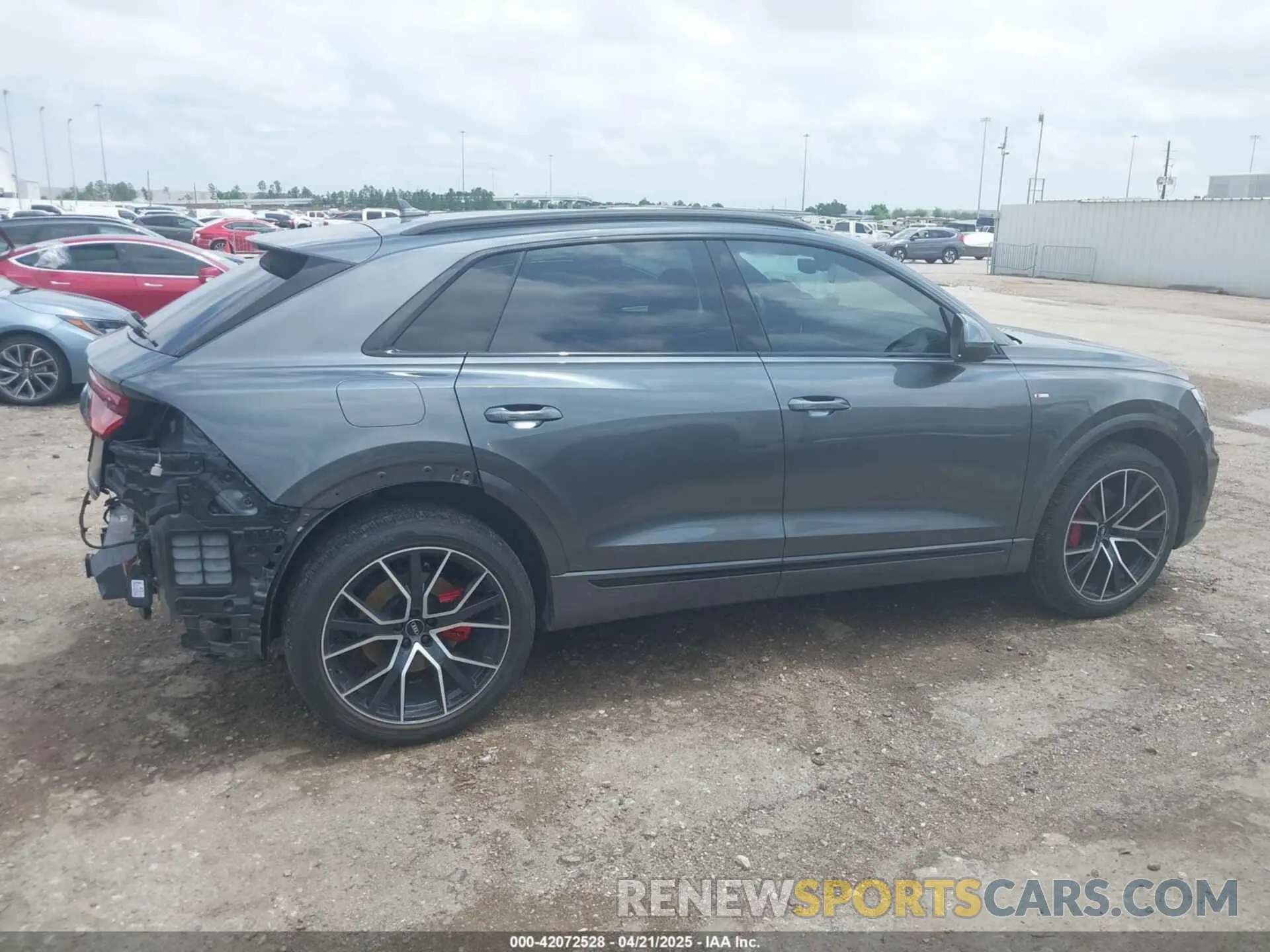 14 Photograph of a damaged car WA1EVAF15LD015114 AUDI Q8 2020