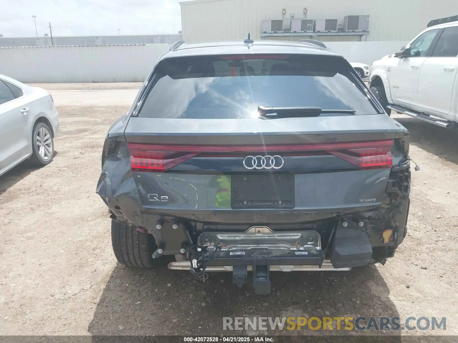 17 Photograph of a damaged car WA1EVAF15LD015114 AUDI Q8 2020