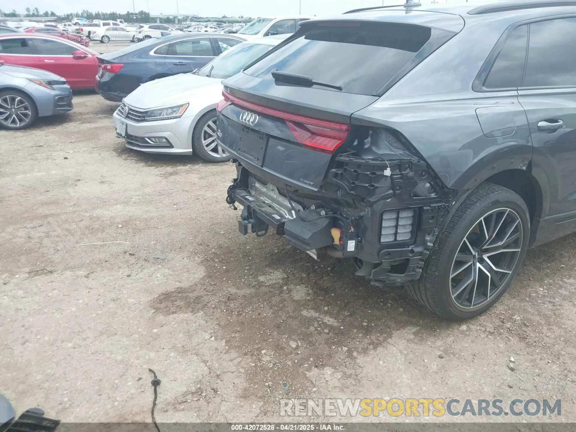 19 Photograph of a damaged car WA1EVAF15LD015114 AUDI Q8 2020