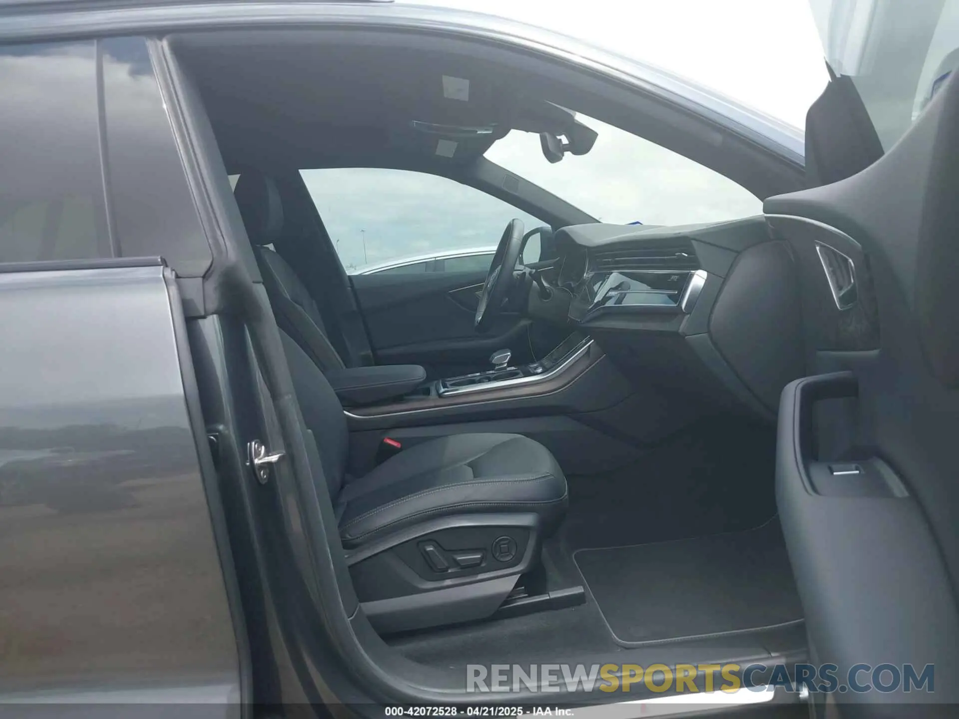 5 Photograph of a damaged car WA1EVAF15LD015114 AUDI Q8 2020