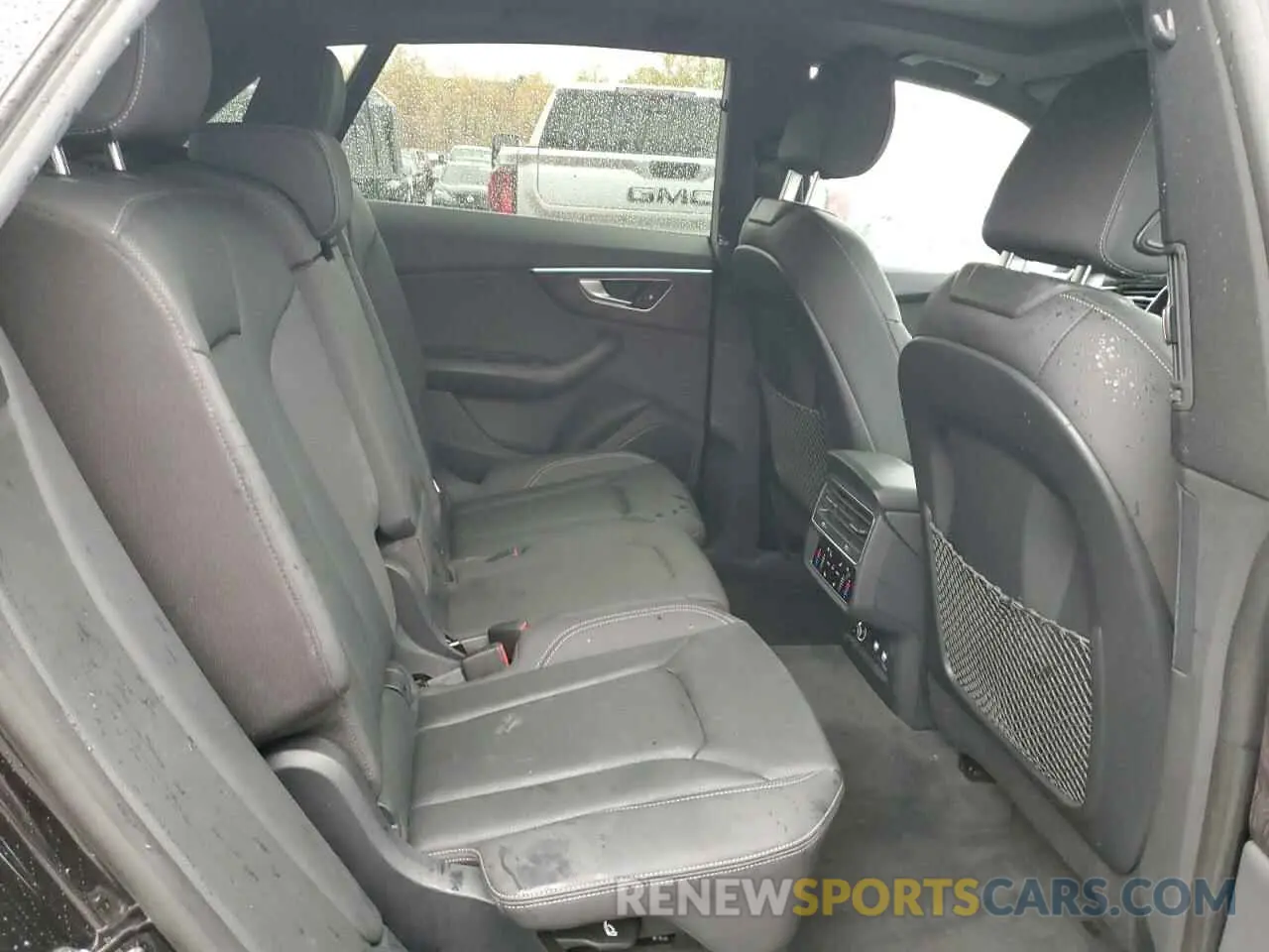 11 Photograph of a damaged car WA1EVAF1XLD004366 AUDI Q8 2020