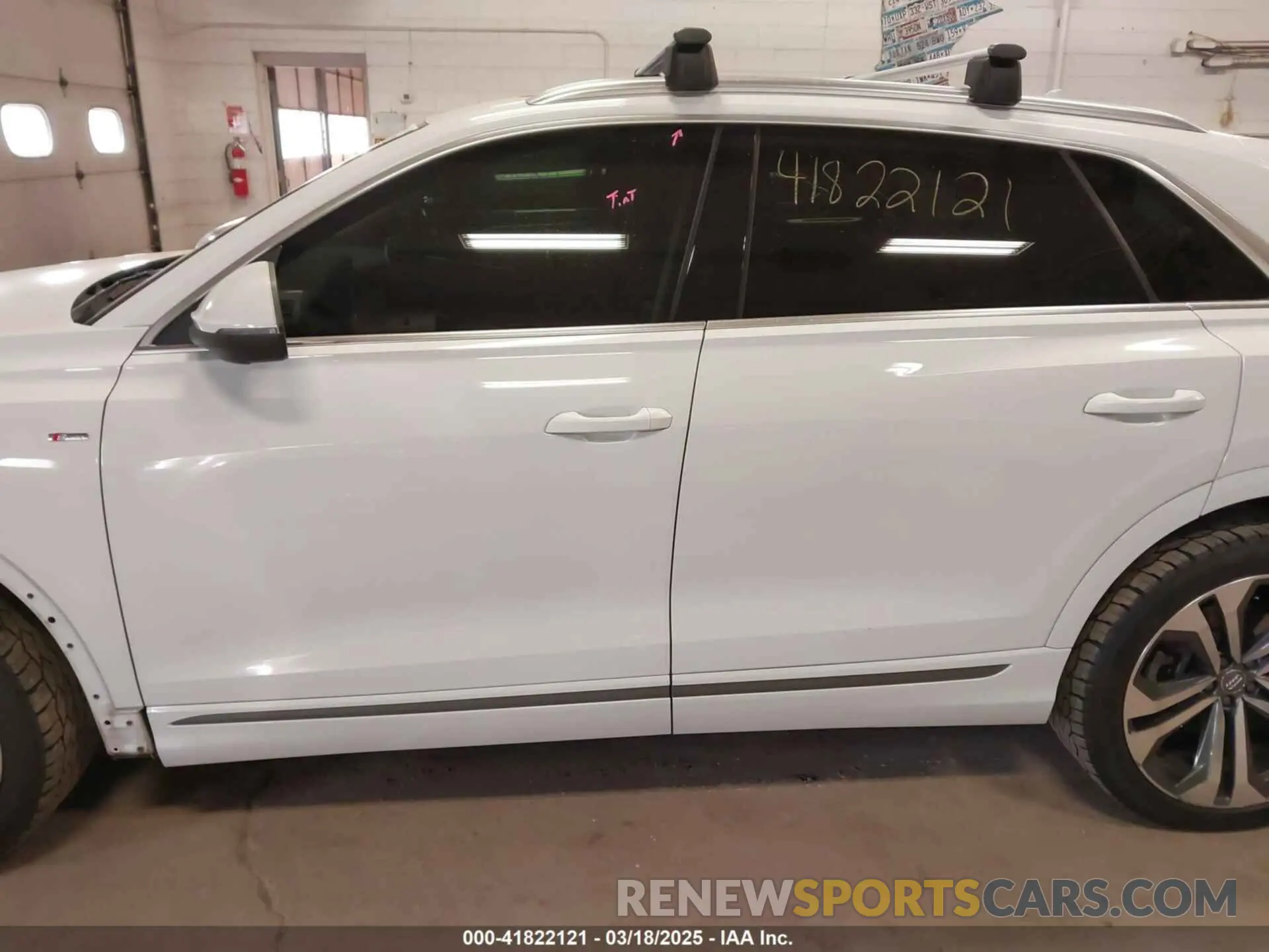 15 Photograph of a damaged car WA1EVBF17LD019364 AUDI Q8 2020