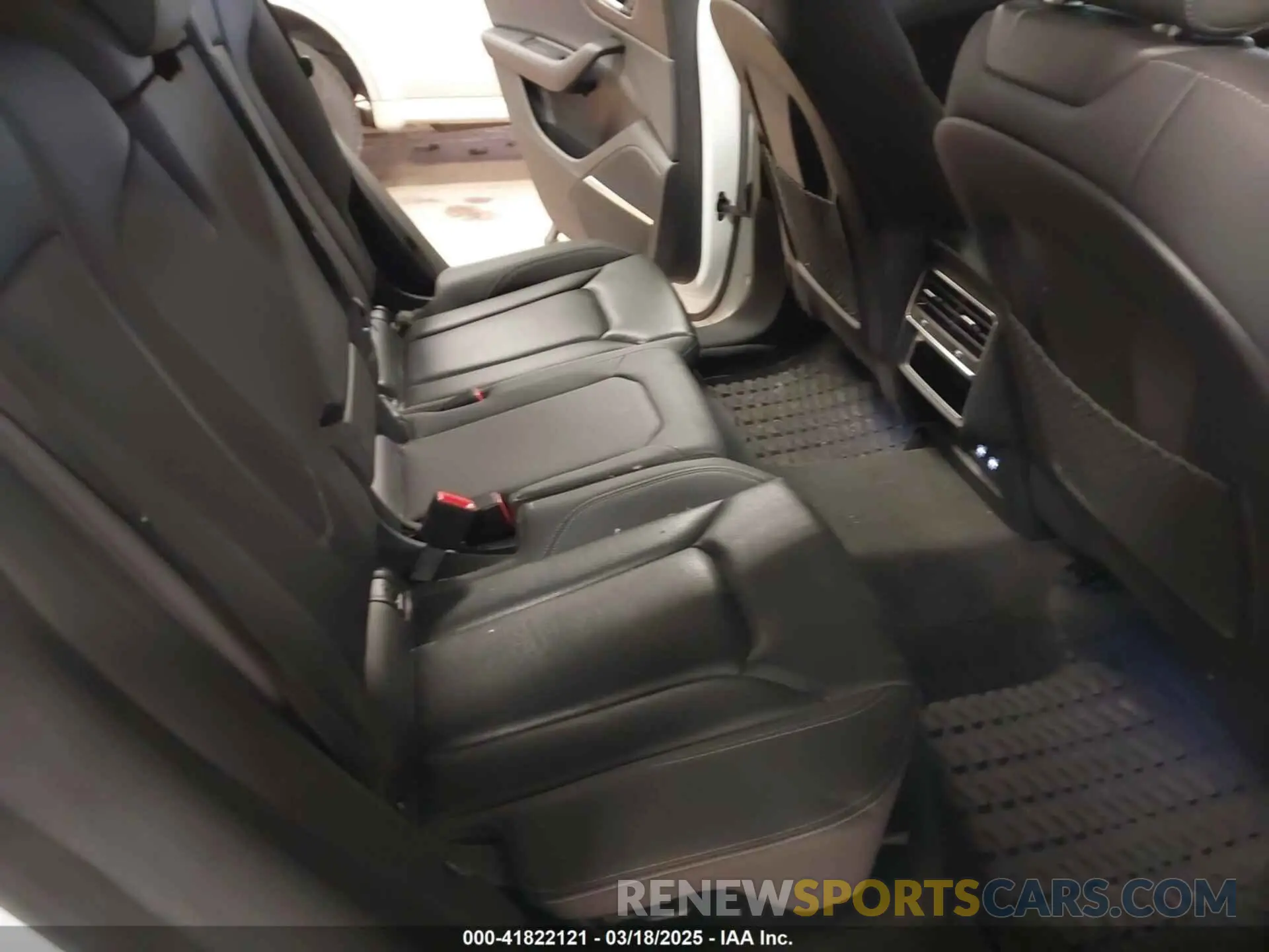 8 Photograph of a damaged car WA1EVBF17LD019364 AUDI Q8 2020
