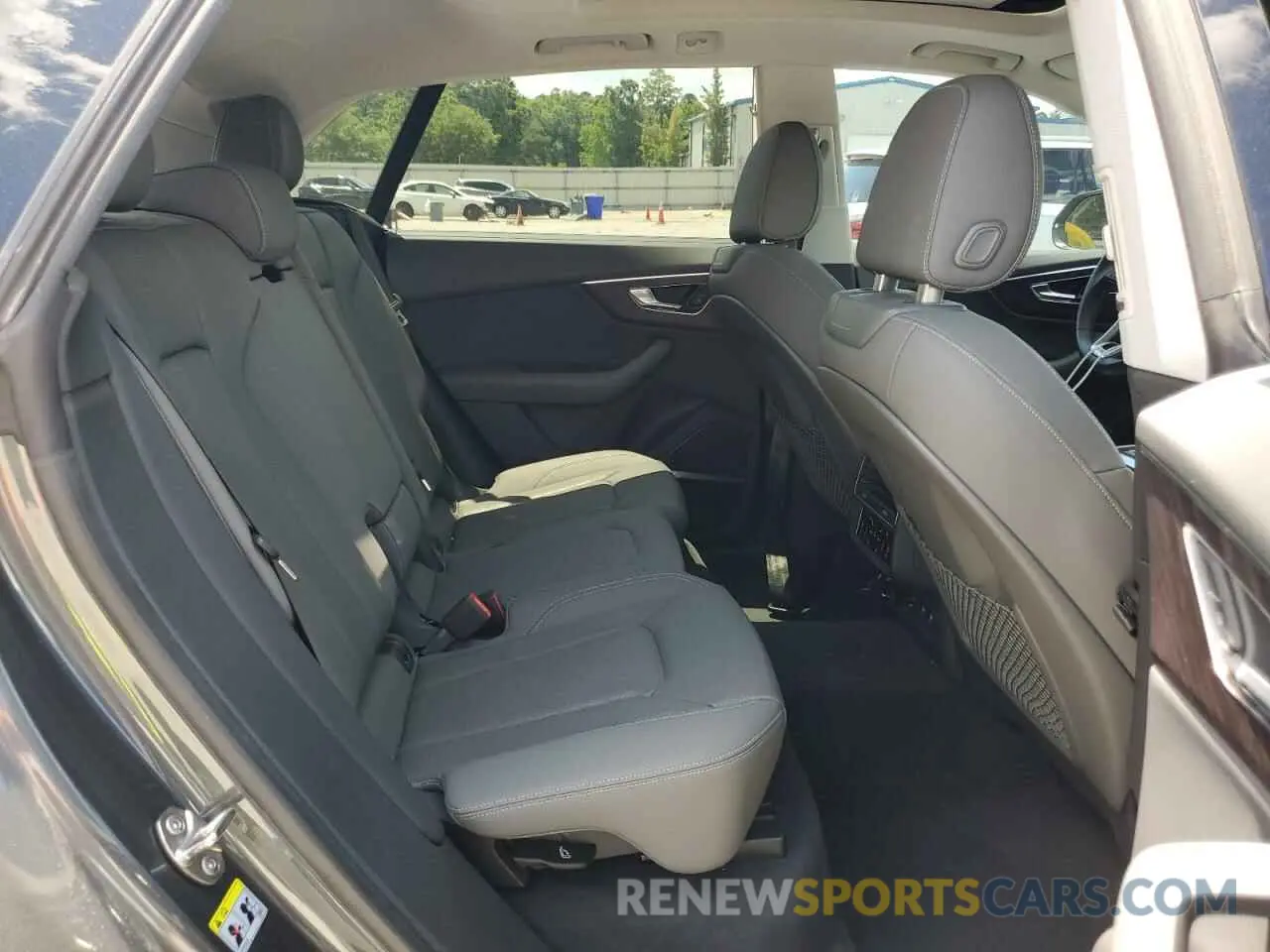 11 Photograph of a damaged car WA1FVAF10LD015381 AUDI Q8 2020