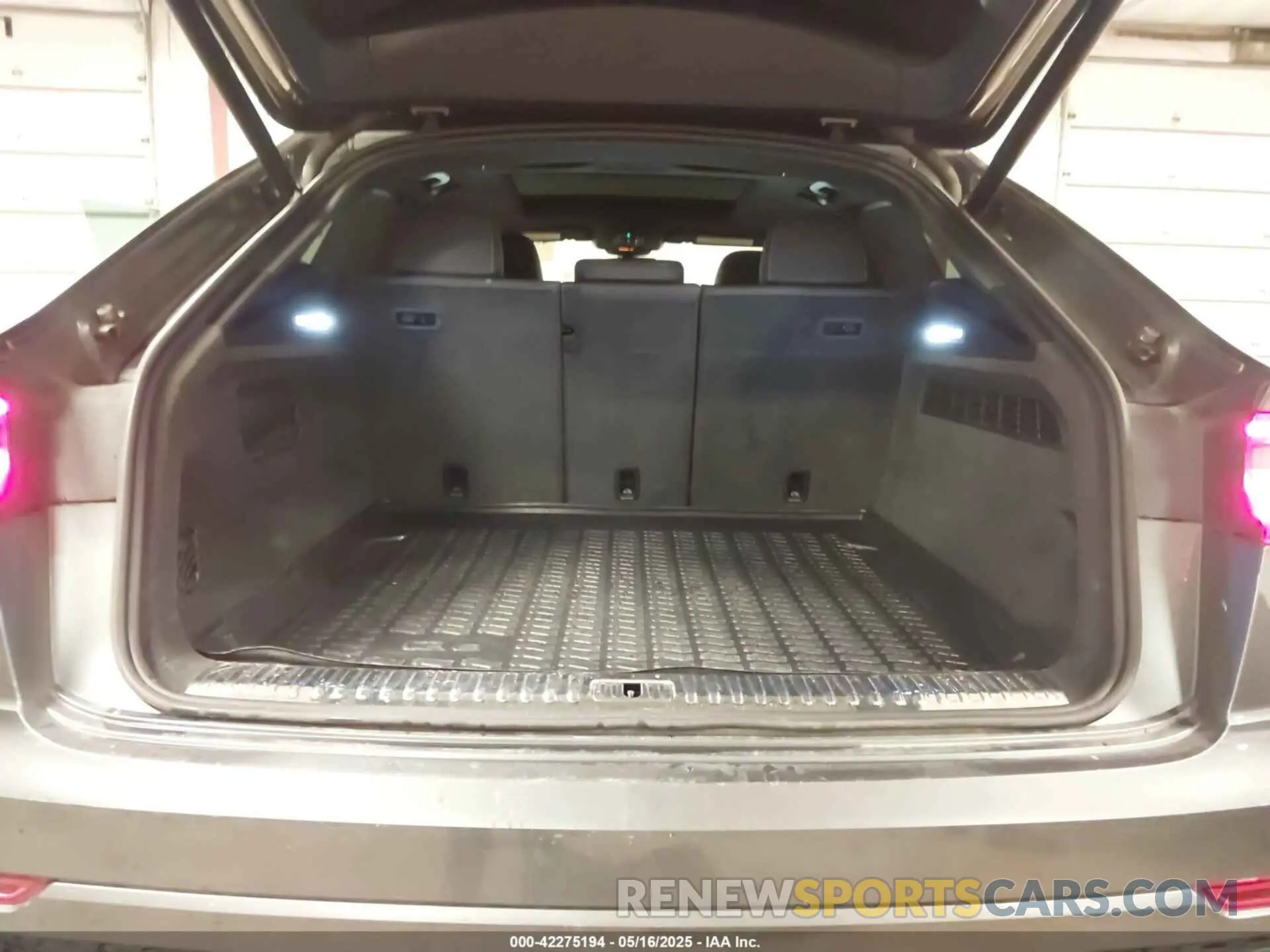 18 Photograph of a damaged car WA1FVAF11LD004003 AUDI Q8 2020