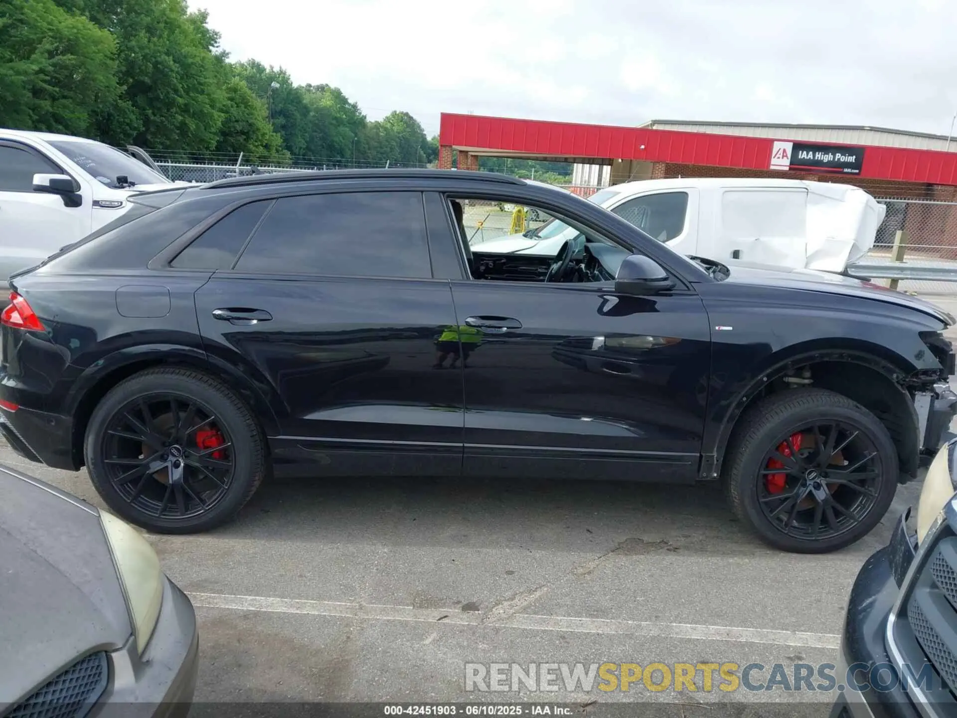 14 Photograph of a damaged car WA1FVAF12LD003152 AUDI Q8 2020
