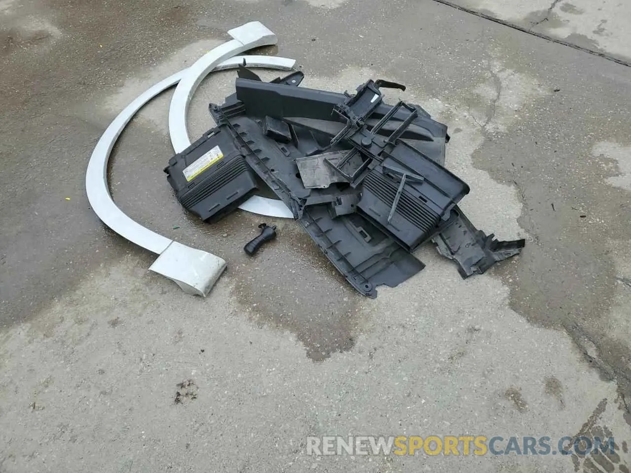 13 Photograph of a damaged car WA1FVAF1XLD023679 AUDI Q8 2020