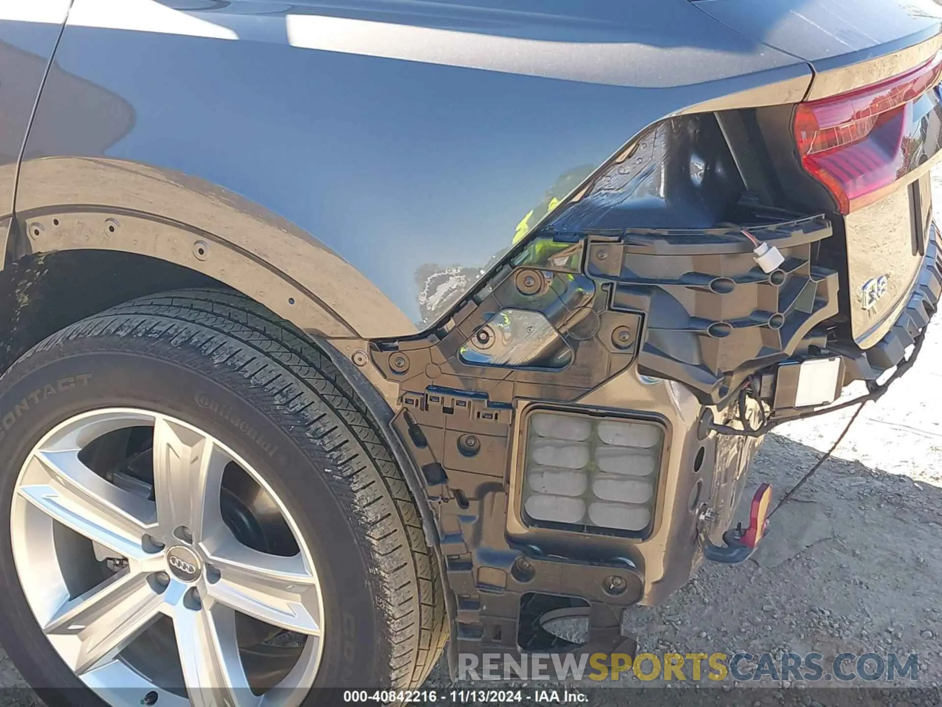 18 Photograph of a damaged car WA1AVAF13MD005522 AUDI Q8 2021