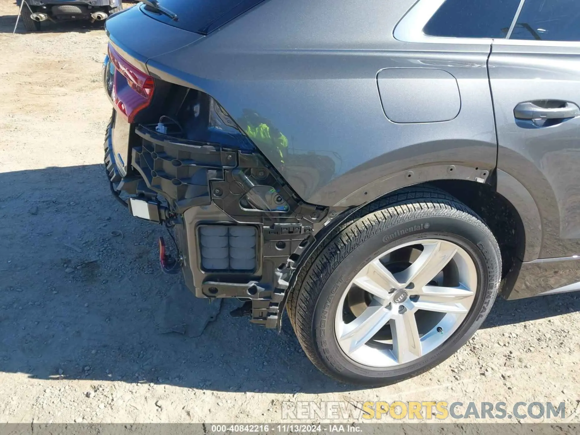 19 Photograph of a damaged car WA1AVAF13MD005522 AUDI Q8 2021