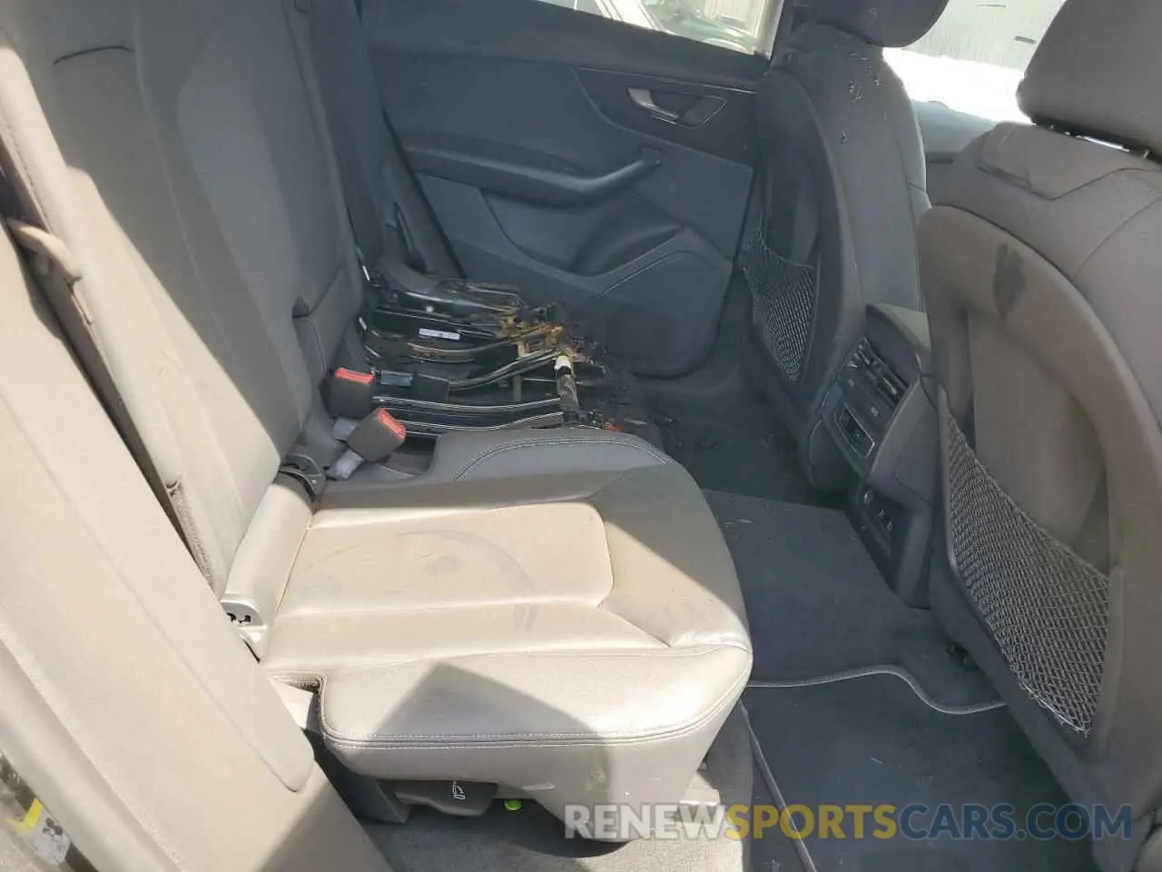 11 Photograph of a damaged car WA1AVAF14MD022412 AUDI Q8 2021