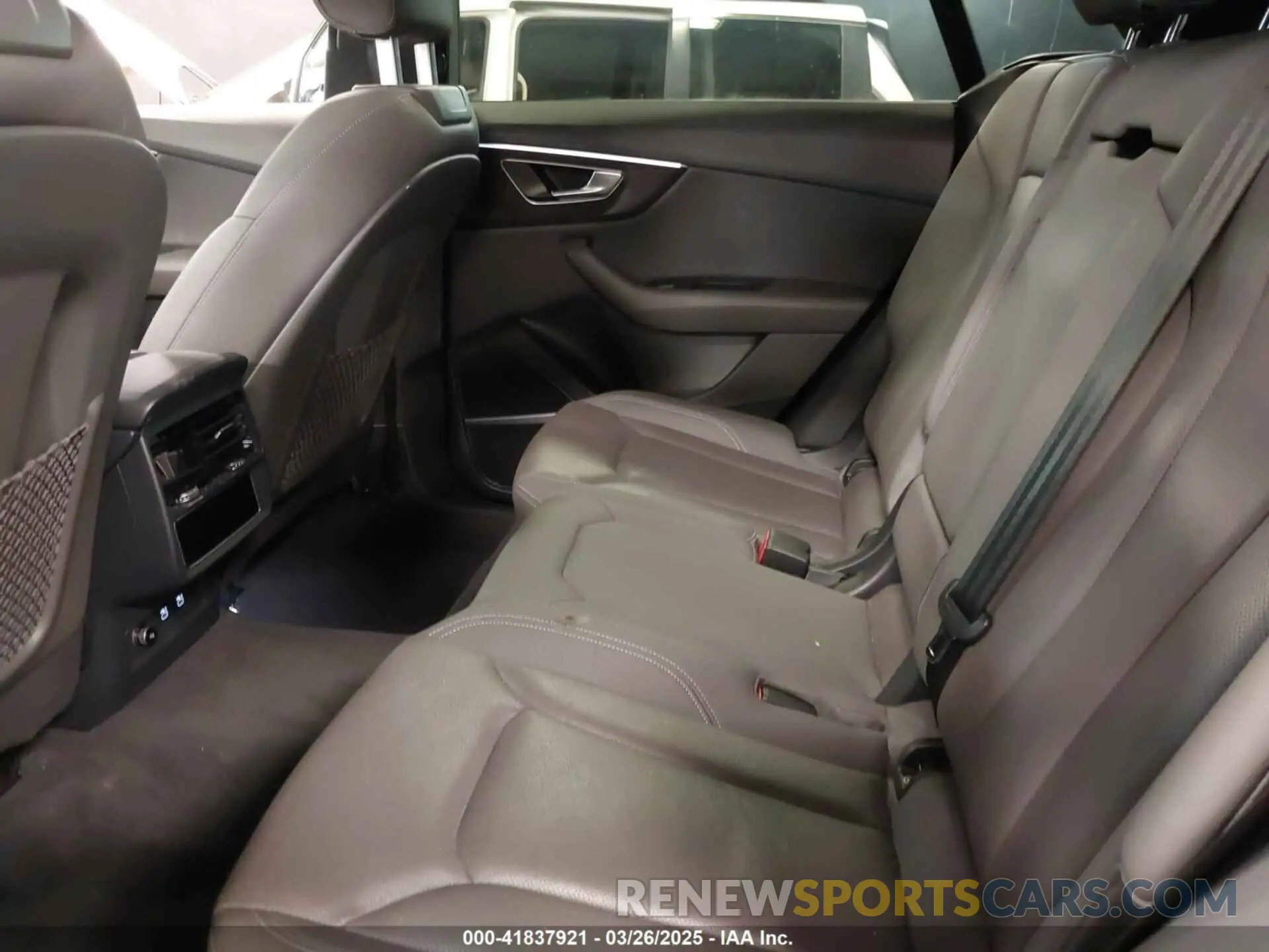 8 Photograph of a damaged car WA1BVAF18MD002748 AUDI Q8 2021