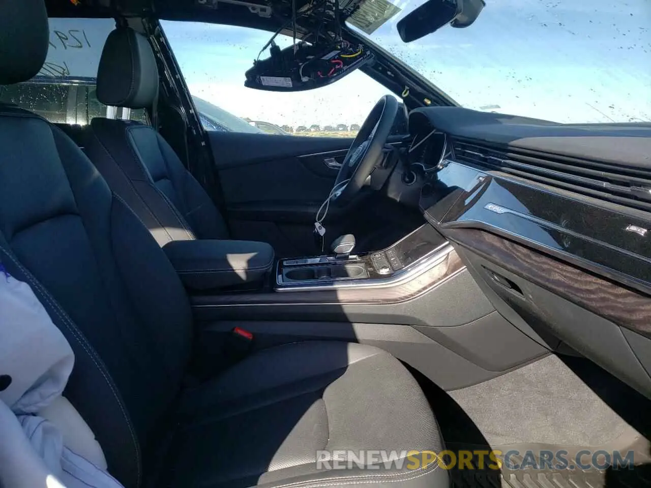 5 Photograph of a damaged car WA1DVAF1XMD032911 AUDI Q8 2021