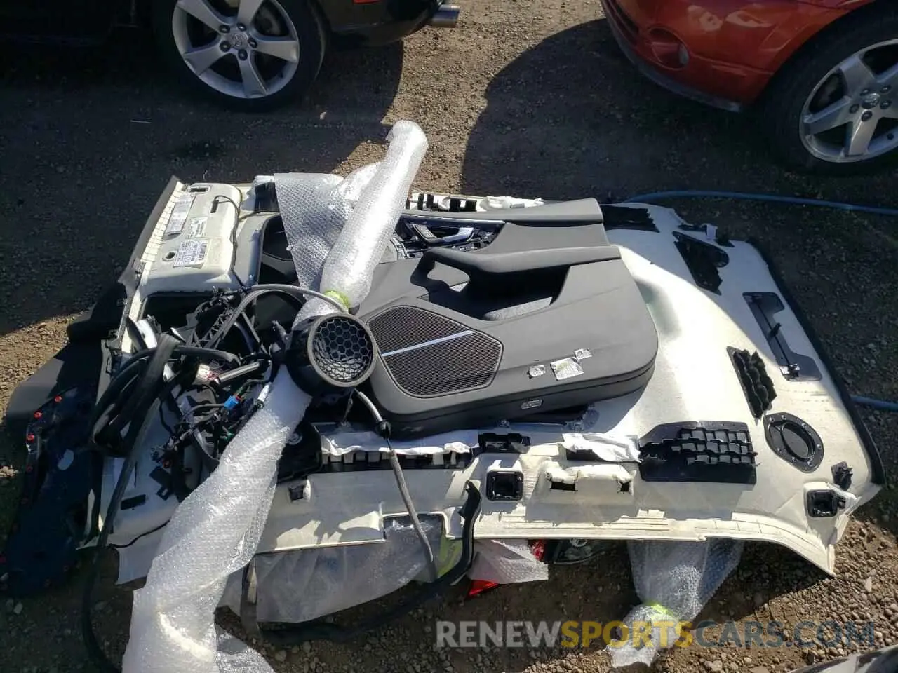 9 Photograph of a damaged car WA1DVAF1XMD032911 AUDI Q8 2021