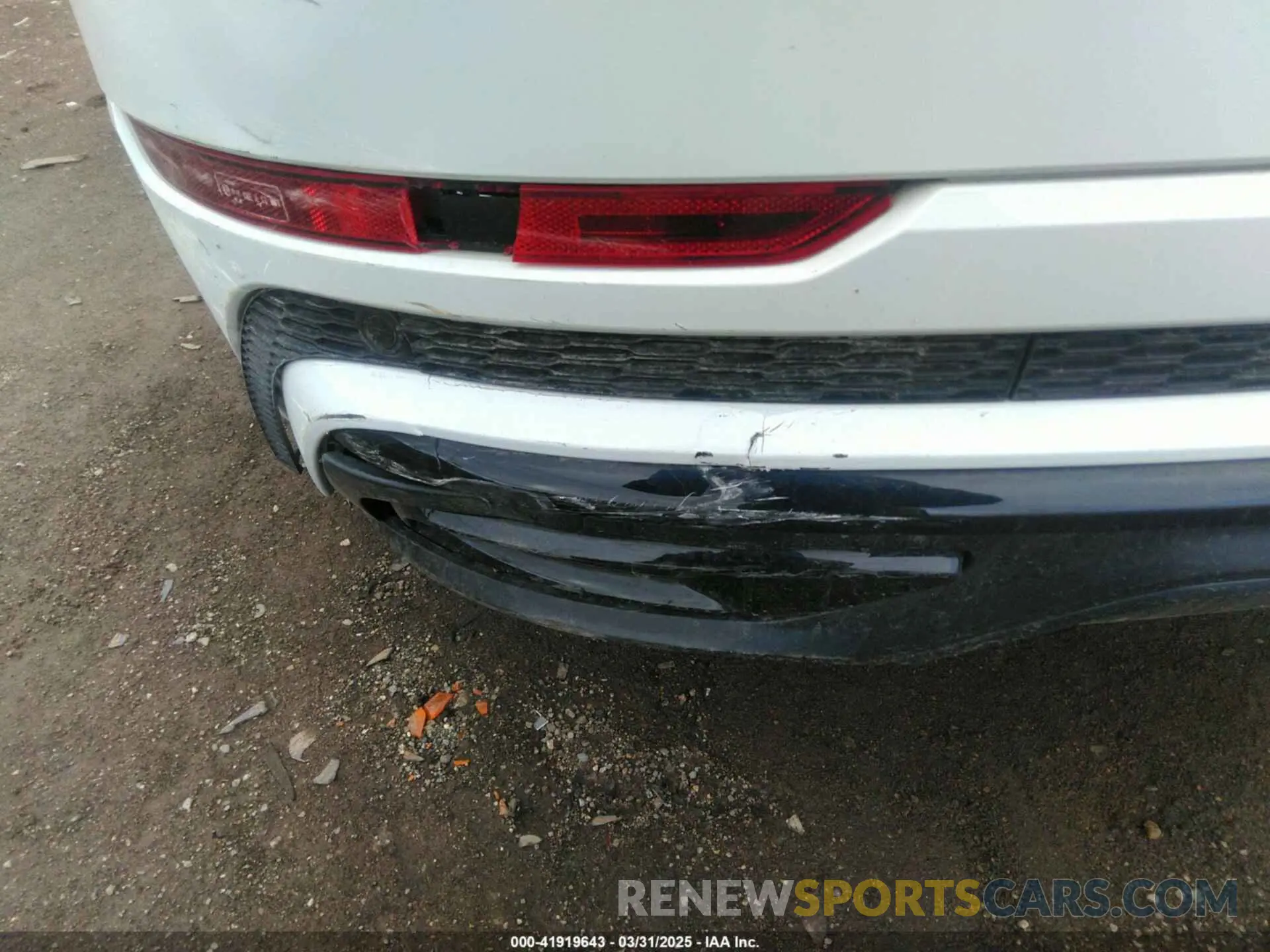 18 Photograph of a damaged car WA1EVAF11MD005634 AUDI Q8 2021