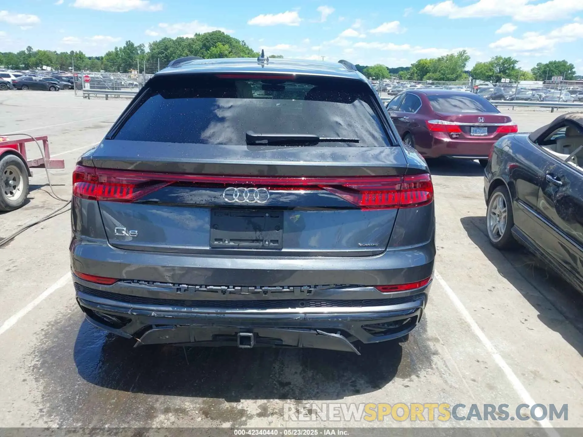 16 Photograph of a damaged car WA1EVAF12MD006405 AUDI Q8 2021