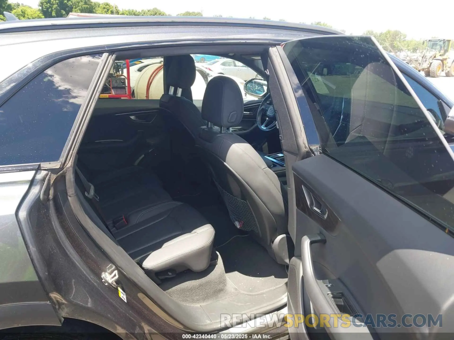 8 Photograph of a damaged car WA1EVAF12MD006405 AUDI Q8 2021