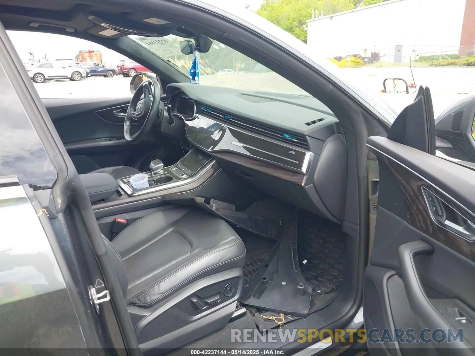 5 Photograph of a damaged car WA1EVAF14MD036327 AUDI Q8 2021