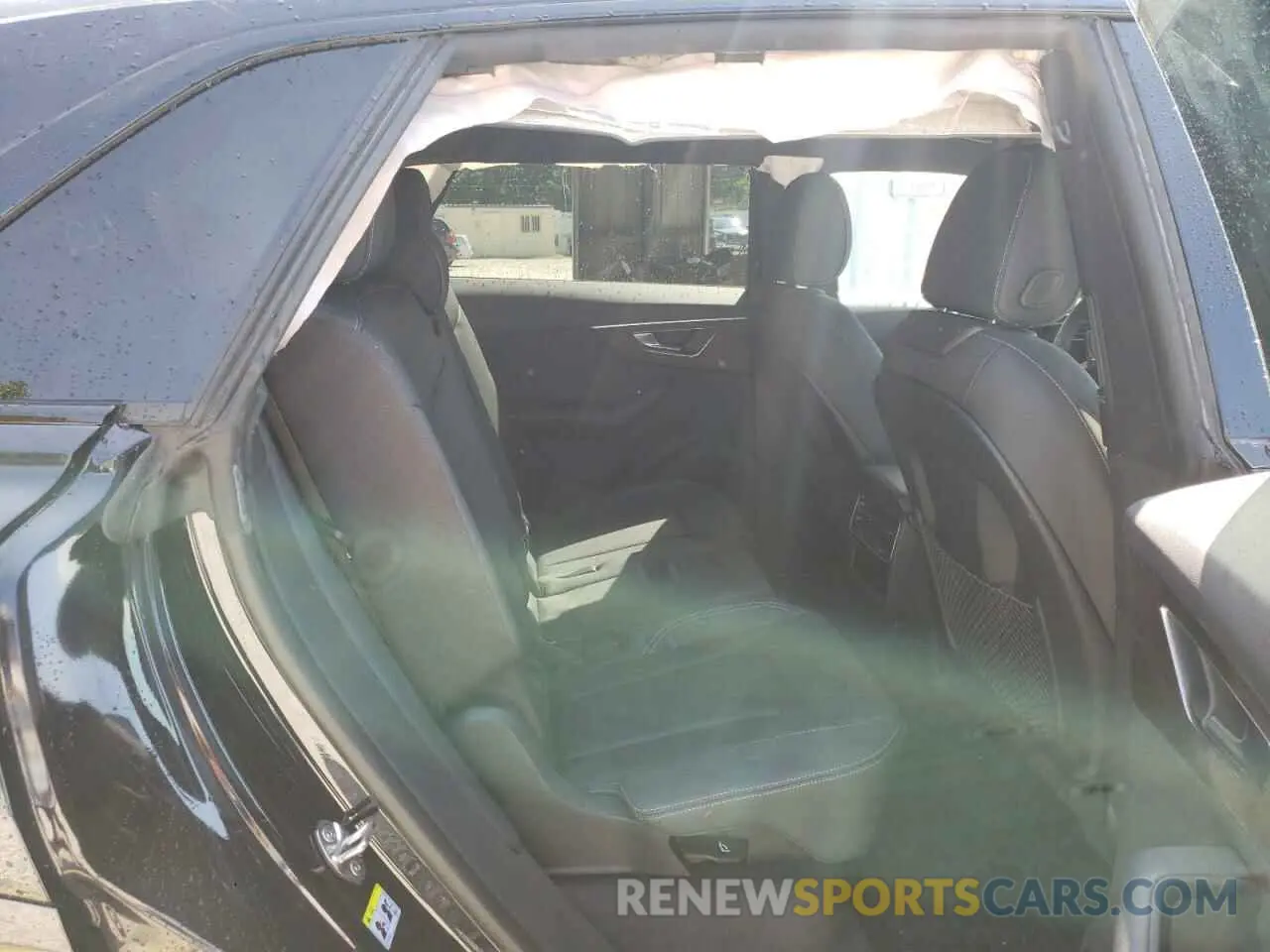 6 Photograph of a damaged car WA1EVAF14MD044072 AUDI Q8 2021