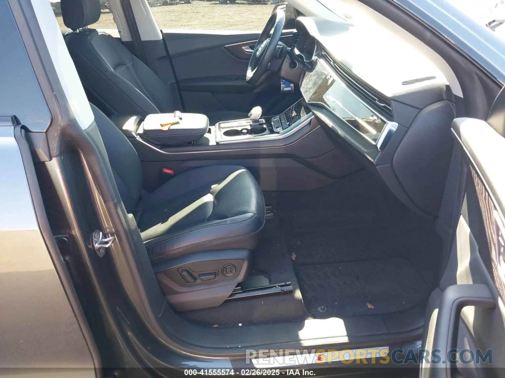 5 Photograph of a damaged car WA1EVAF16MD026866 AUDI Q8 2021