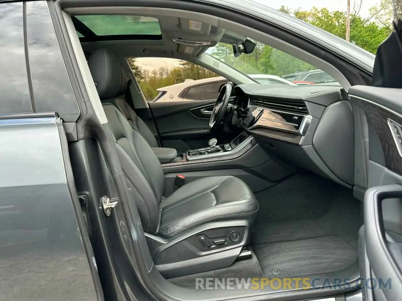 6 Photograph of a damaged car WA1EVAF17MD034670 AUDI Q8 2021