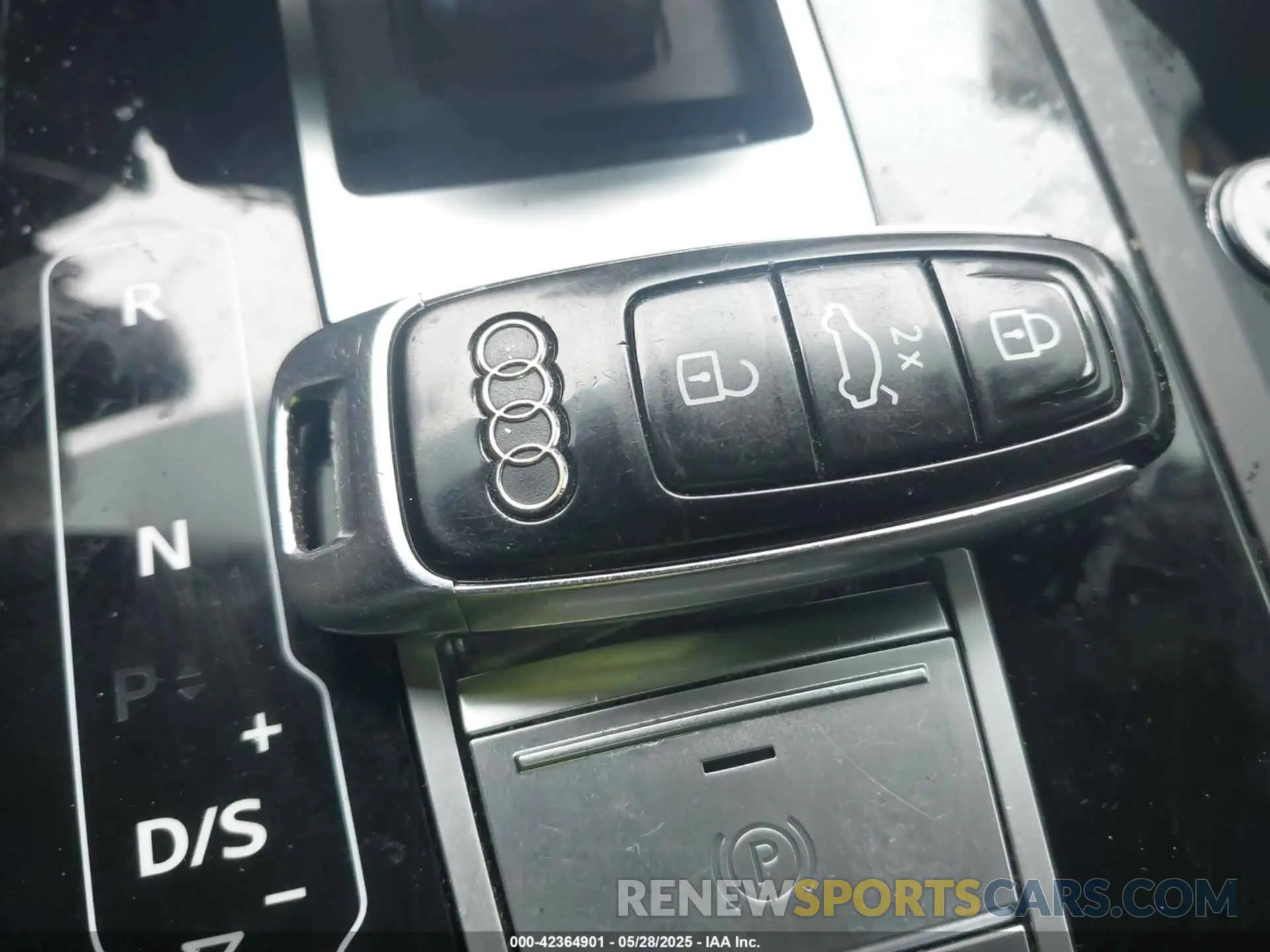 11 Photograph of a damaged car WA1FVAF12MD032085 AUDI Q8 2021