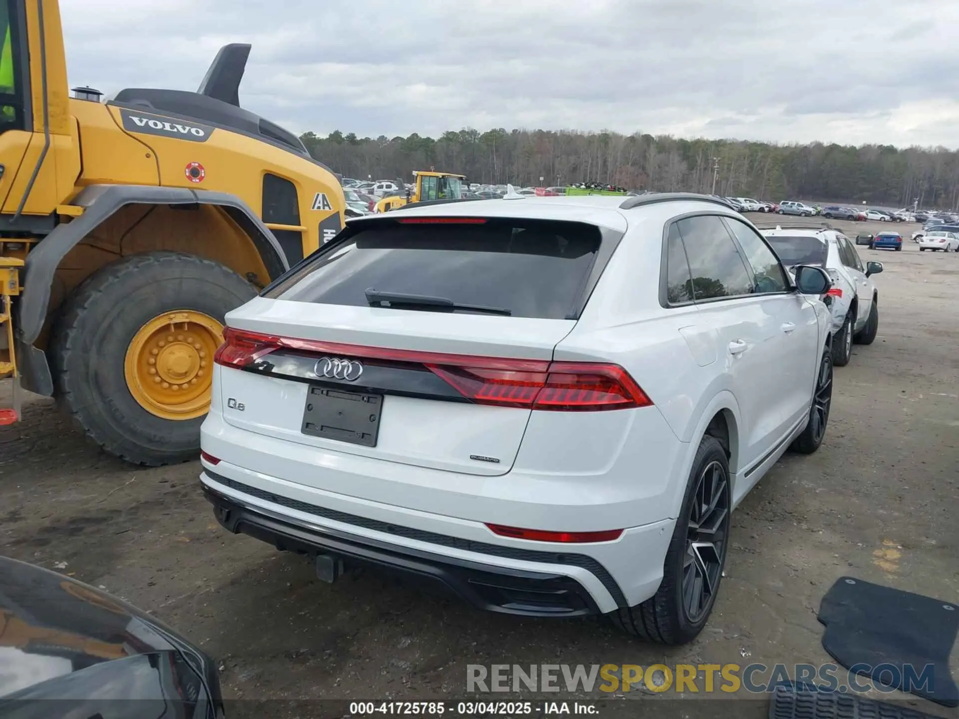 4 Photograph of a damaged car WA1FVAF13MD008507 AUDI Q8 2021