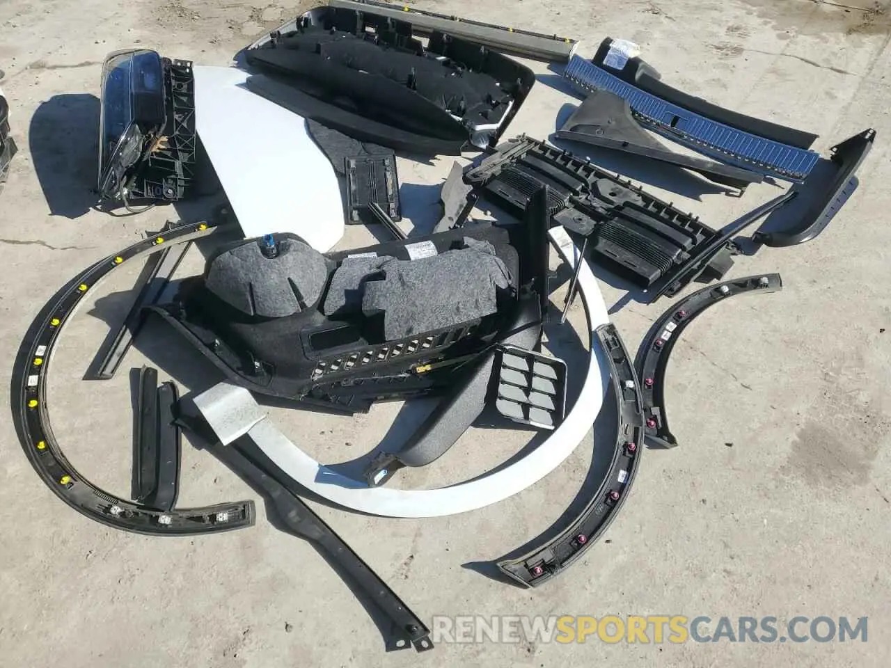 15 Photograph of a damaged car WA1FVAF17MD006212 AUDI Q8 2021