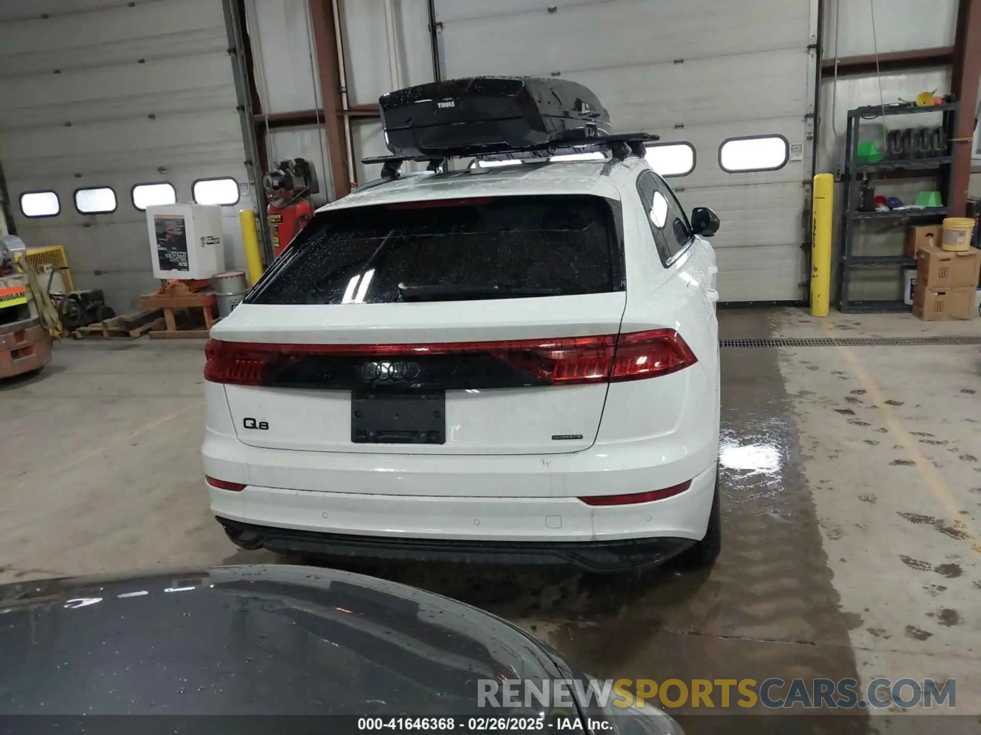17 Photograph of a damaged car WA1AVBF13ND030122 AUDI Q8 2022
