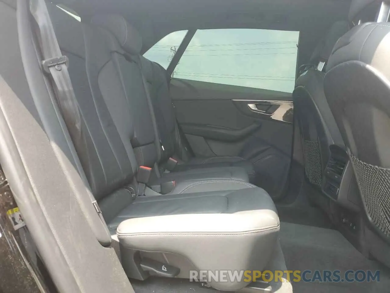 11 Photograph of a damaged car WA1AVBF16ND009281 AUDI Q8 2022