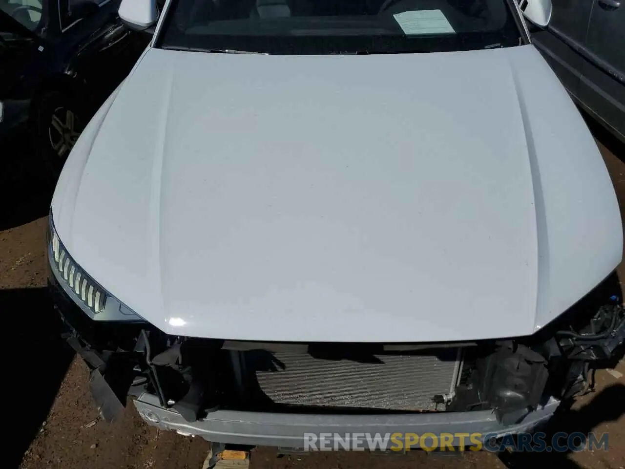 13 Photograph of a damaged car WA1EVBF14ND026730 AUDI Q8 2022