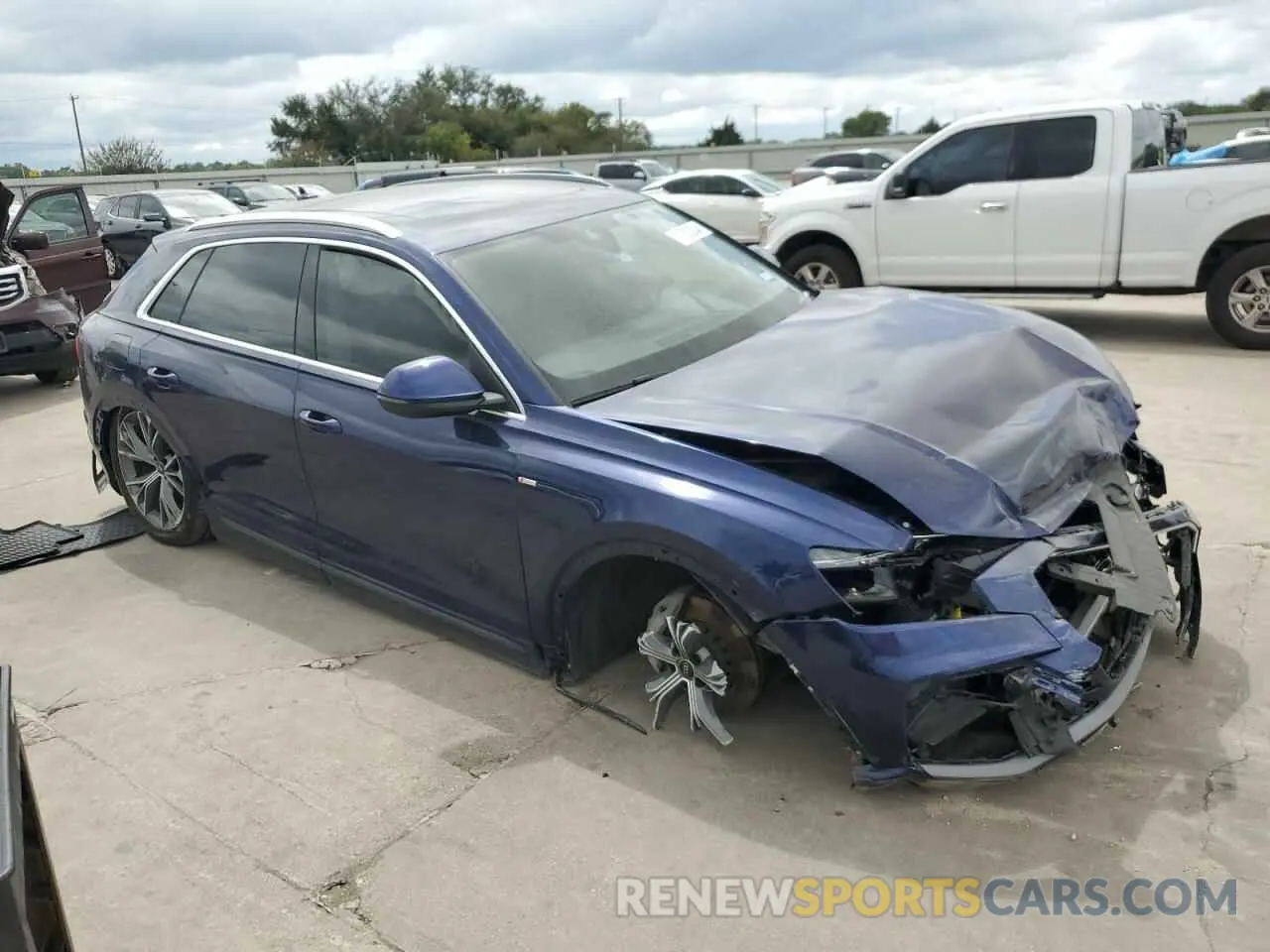 4 Photograph of a damaged car WA1FVBF12ND009672 AUDI Q8 2022