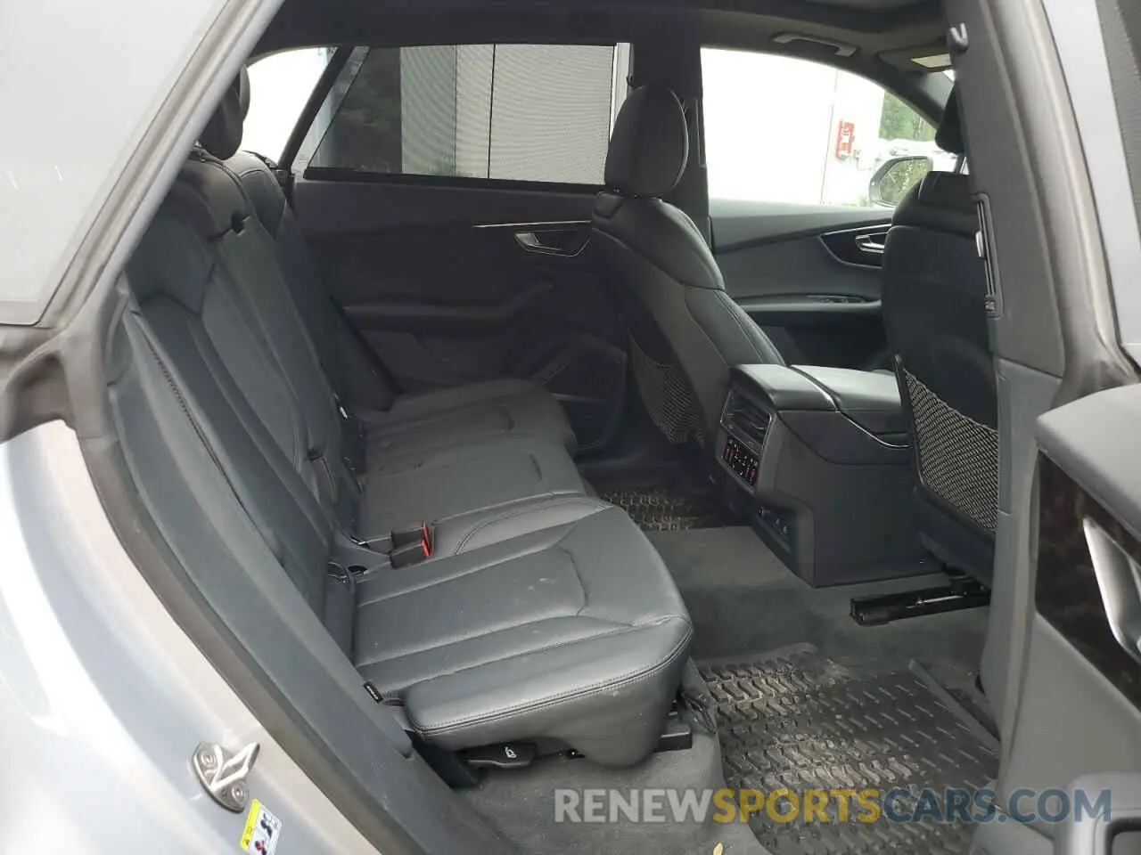 11 Photograph of a damaged car WA1FVBF13ND006067 AUDI Q8 2022