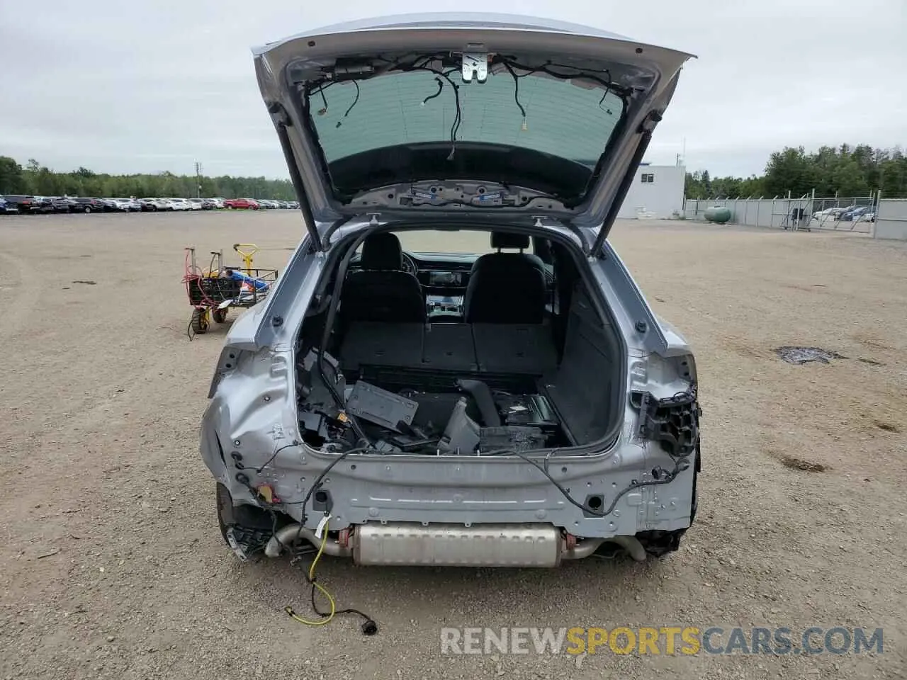 6 Photograph of a damaged car WA1FVBF13ND006067 AUDI Q8 2022