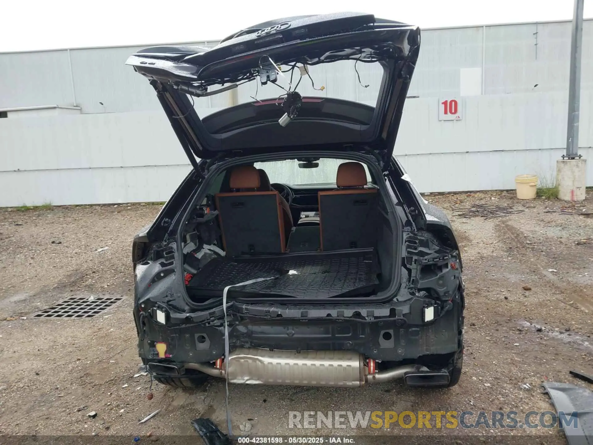 17 Photograph of a damaged car WA1AVBF18SD003784 AUDI Q8 2025
