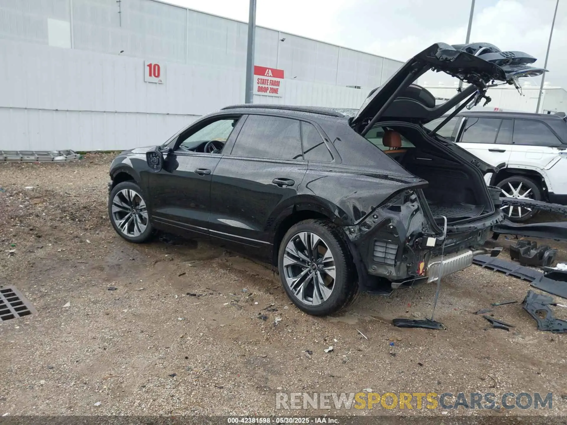 3 Photograph of a damaged car WA1AVBF18SD003784 AUDI Q8 2025
