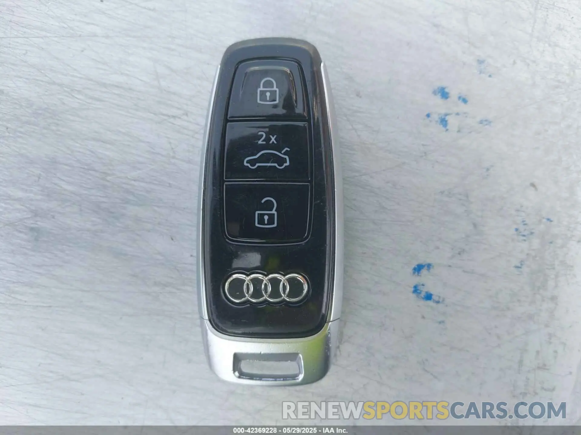11 Photograph of a damaged car WA14AAGE0RB011467 AUDI Q8 E-TRON 2024