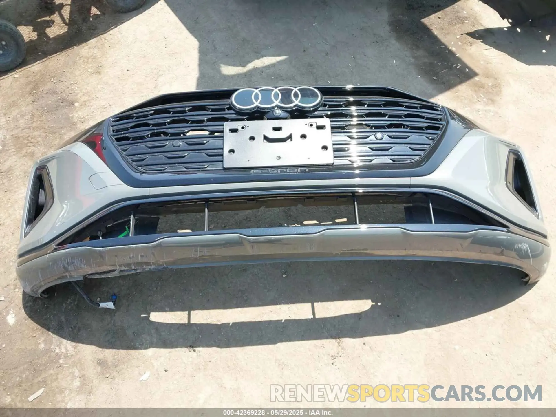 12 Photograph of a damaged car WA14AAGE0RB011467 AUDI Q8 E-TRON 2024