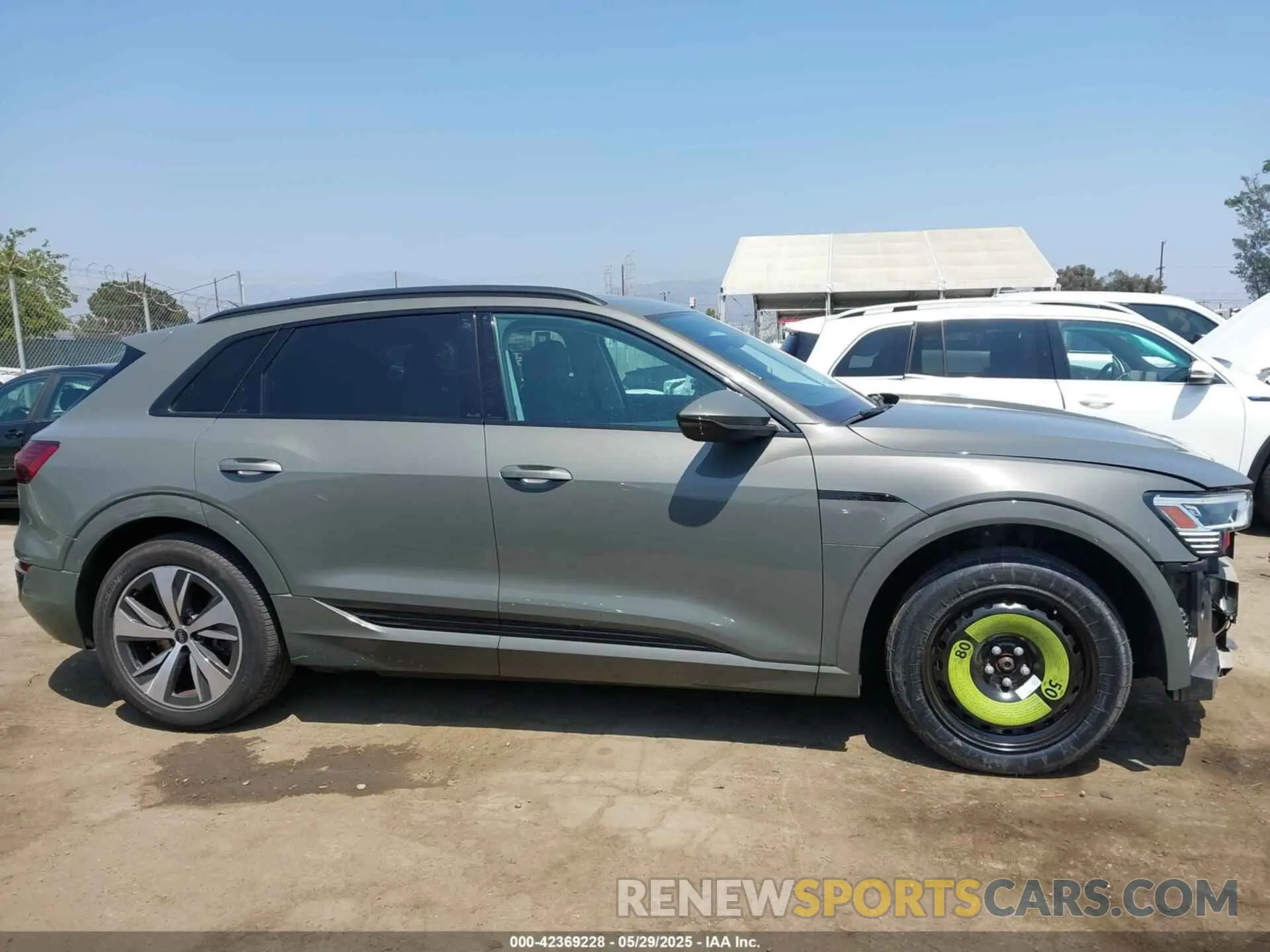 14 Photograph of a damaged car WA14AAGE0RB011467 AUDI Q8 E-TRON 2024