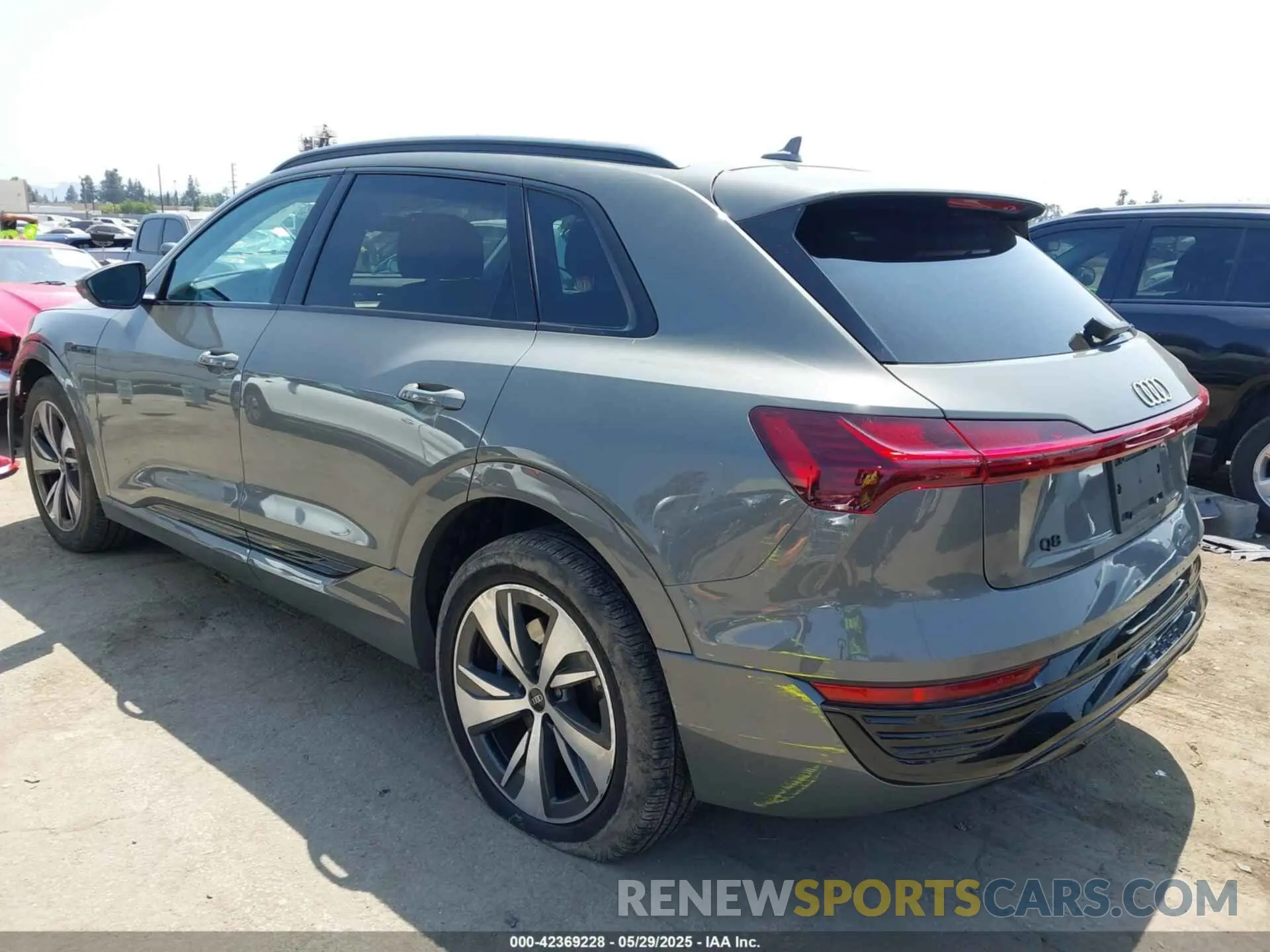 3 Photograph of a damaged car WA14AAGE0RB011467 AUDI Q8 E-TRON 2024