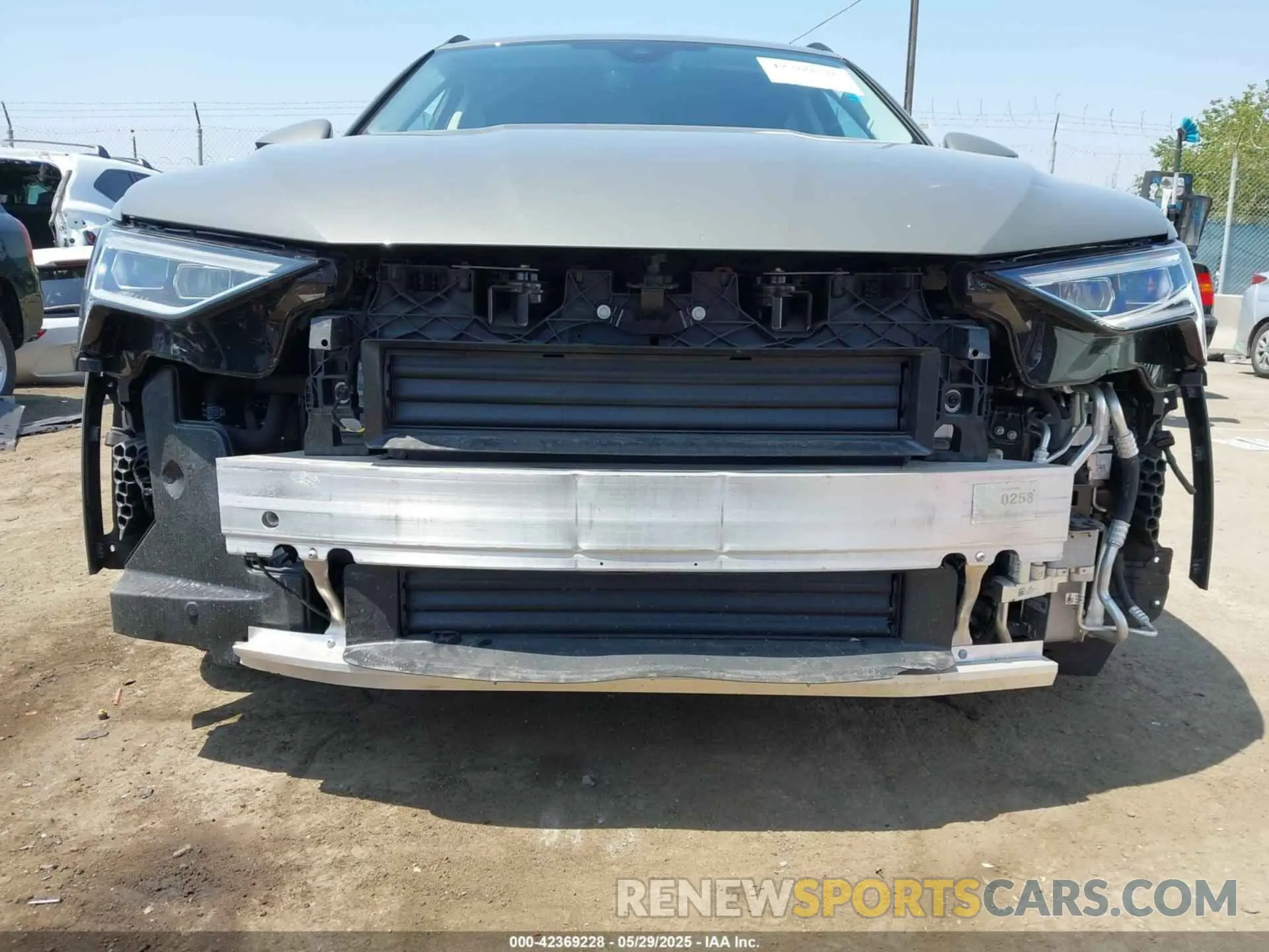 6 Photograph of a damaged car WA14AAGE0RB011467 AUDI Q8 E-TRON 2024